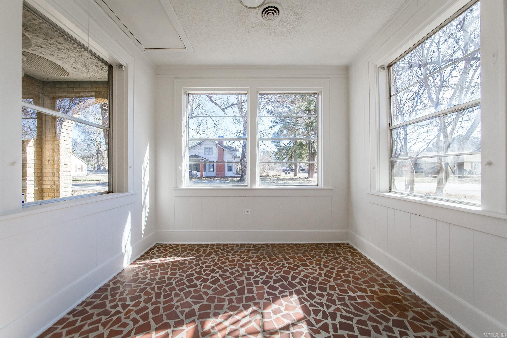 322 SE 4th  England, AR