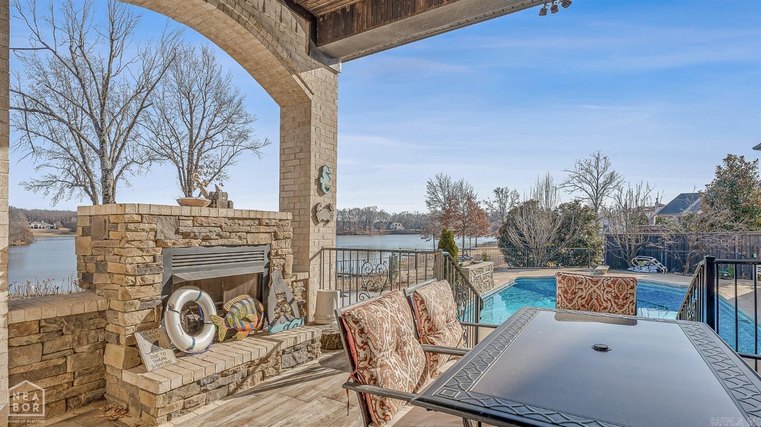 2064 Sloan Lake Dr Jonesboro, AR 72404-6894
