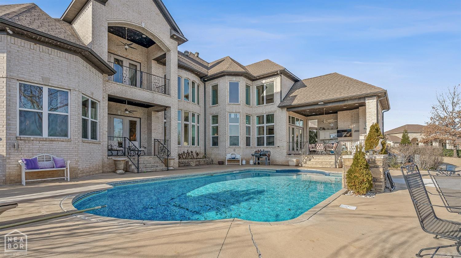2064 Sloan Lake Dr Jonesboro, AR 72404-6894