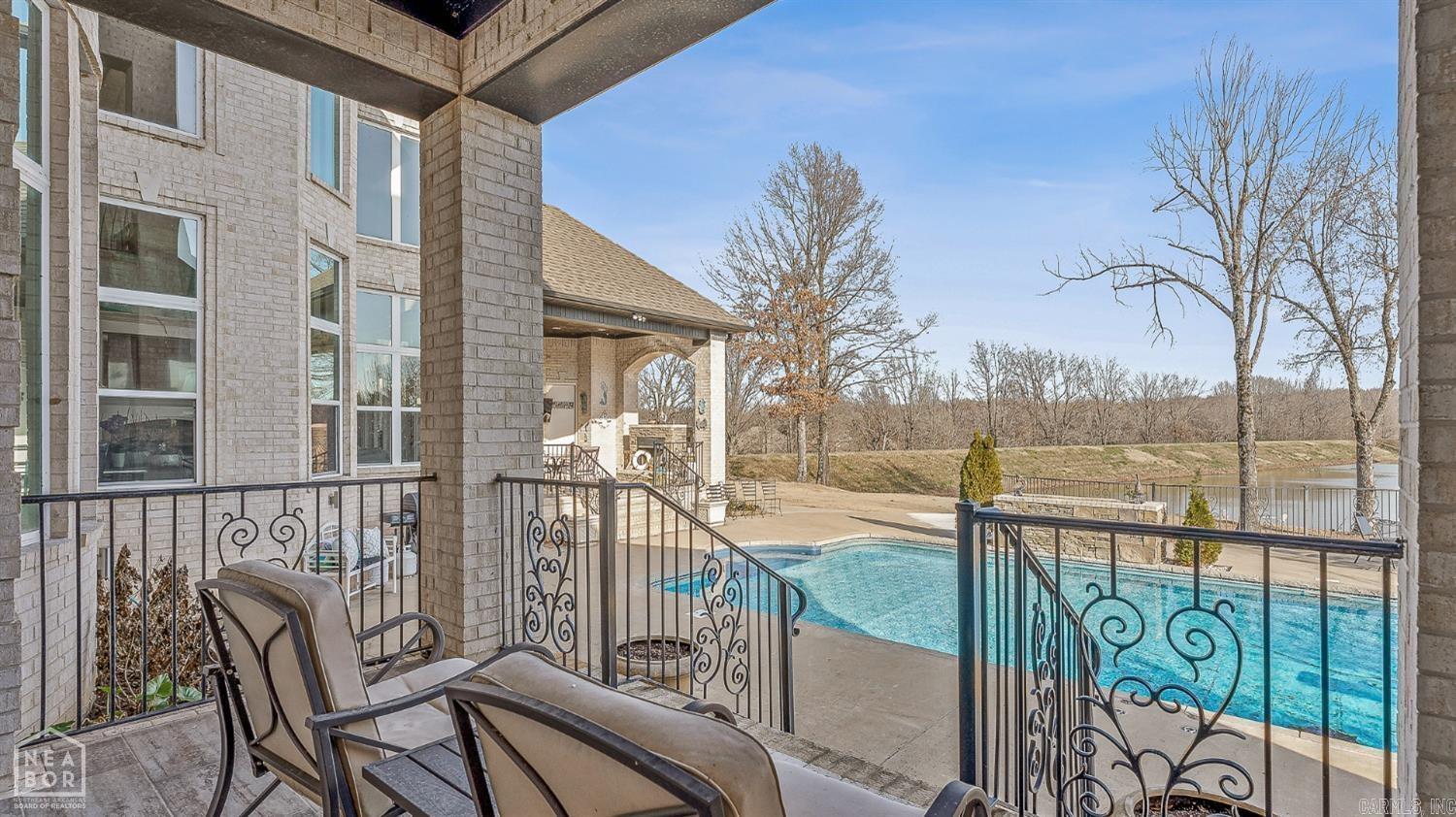 2064 Sloan Lake Dr Jonesboro, AR 72404-6894