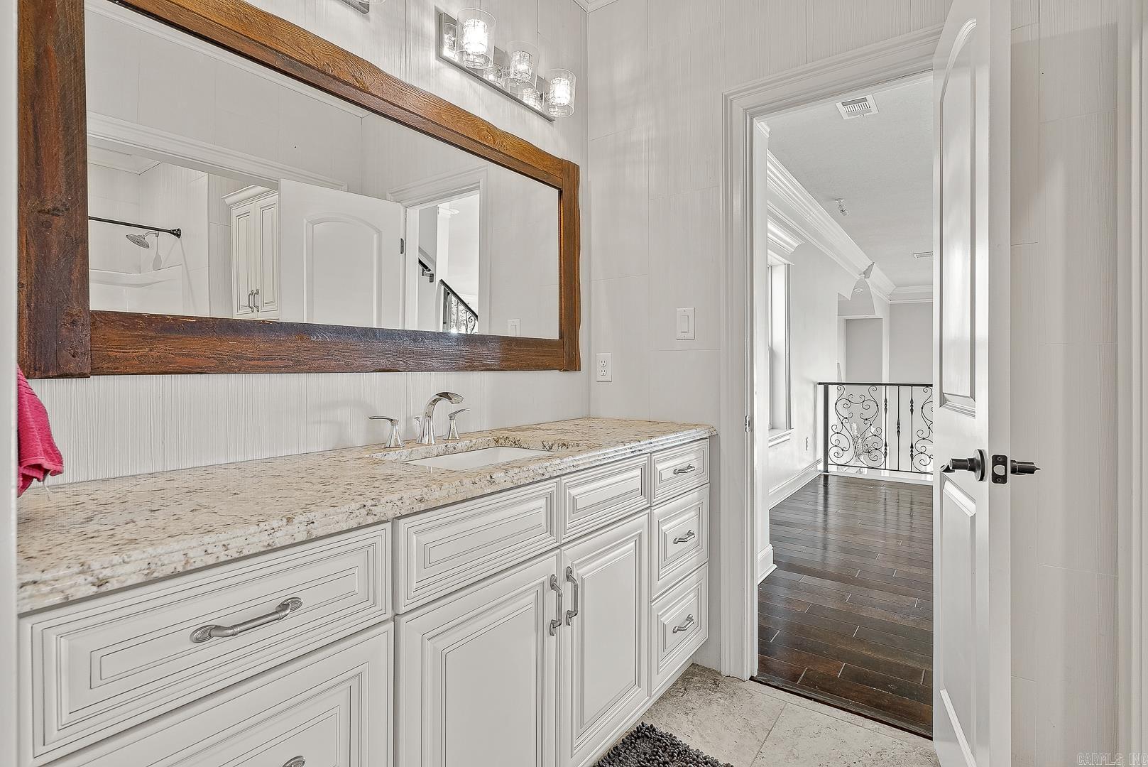 2064 Sloan Lake Dr Jonesboro, AR 72404-6894