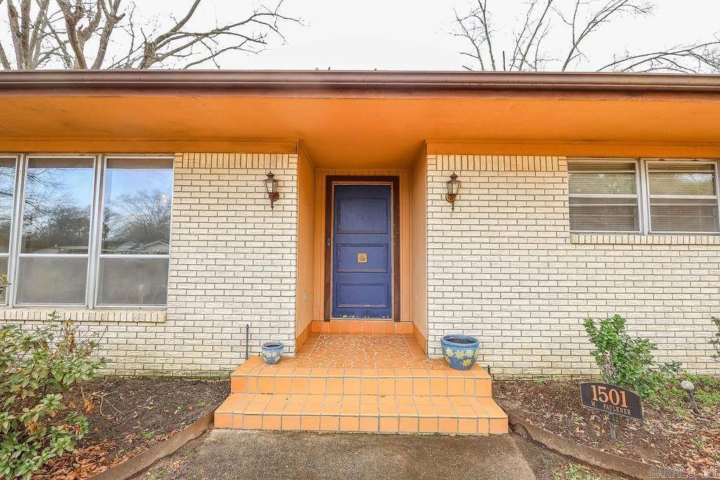 1501 W Faulkner St