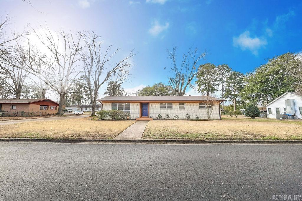 1501 W Faulkner St