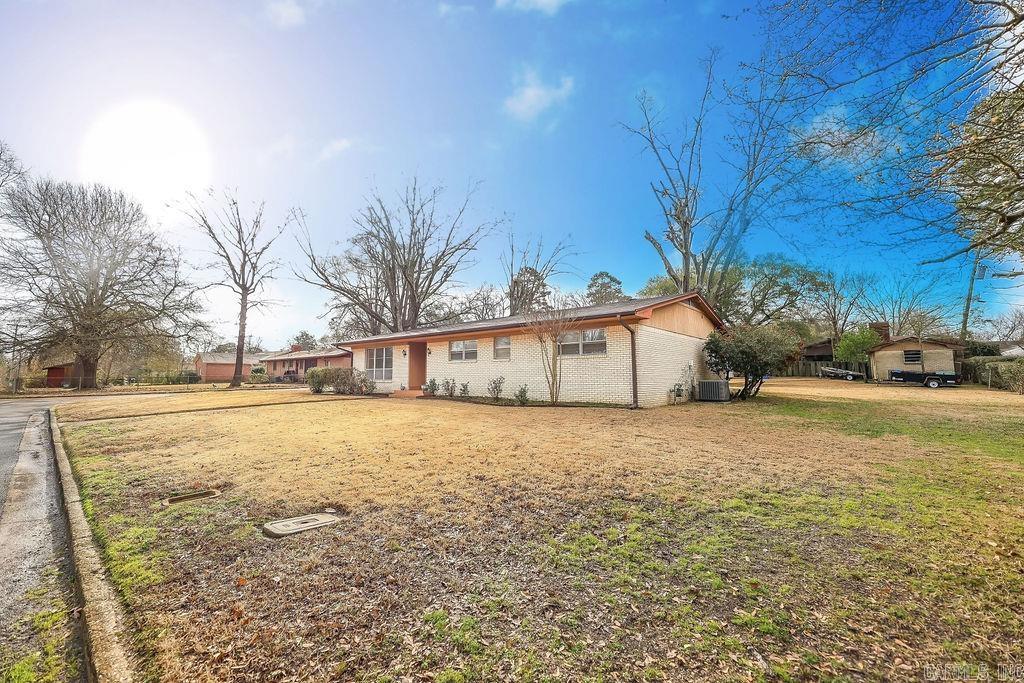 1501 W Faulkner St