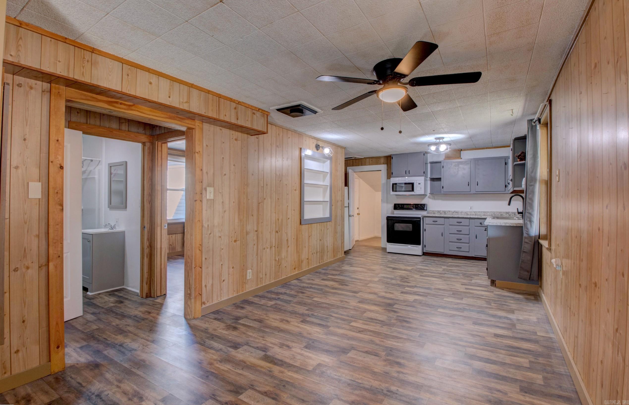 1612  Ridge Road  El Paso, AR
