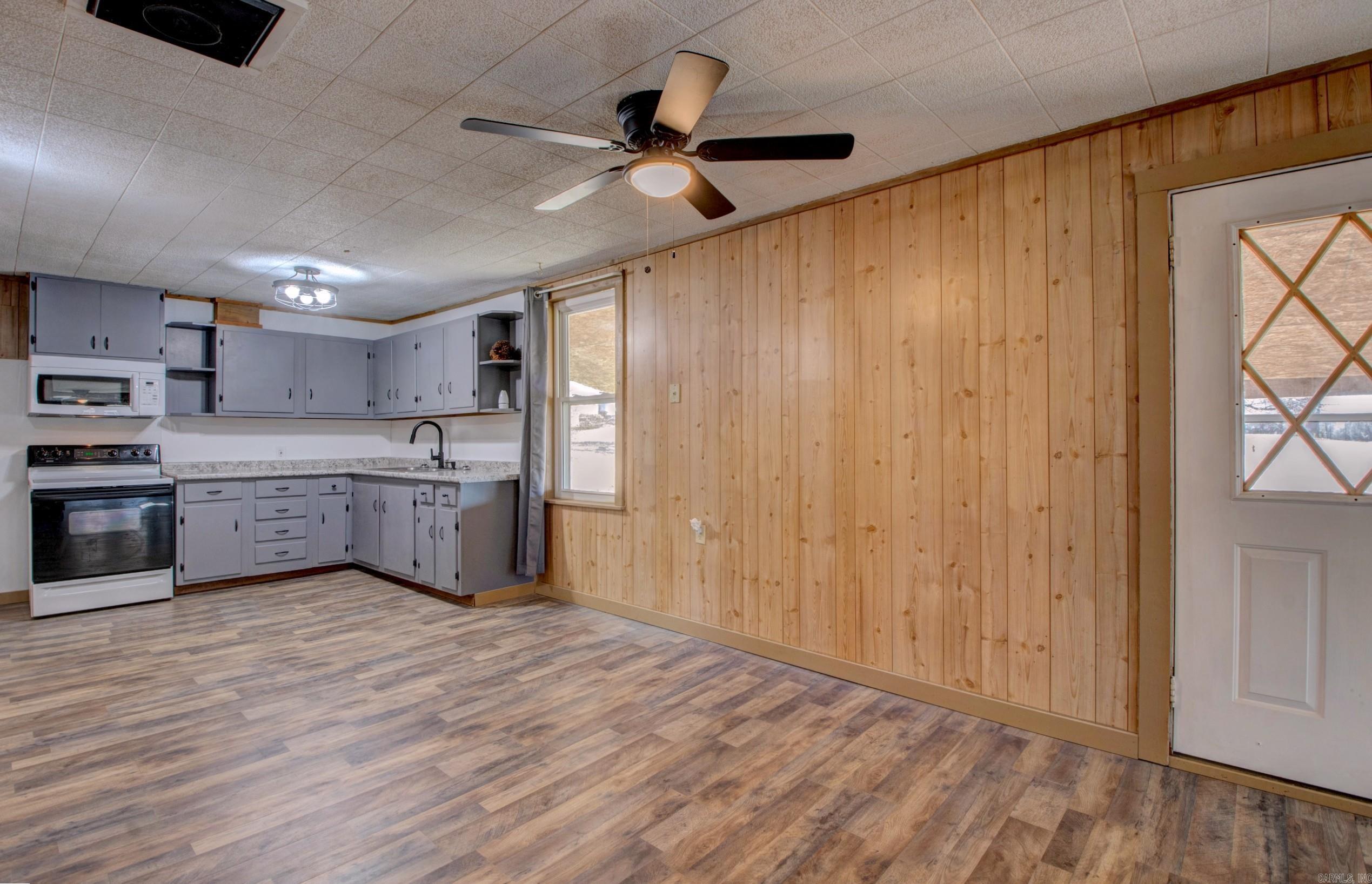 1612  Ridge Road  El Paso, AR