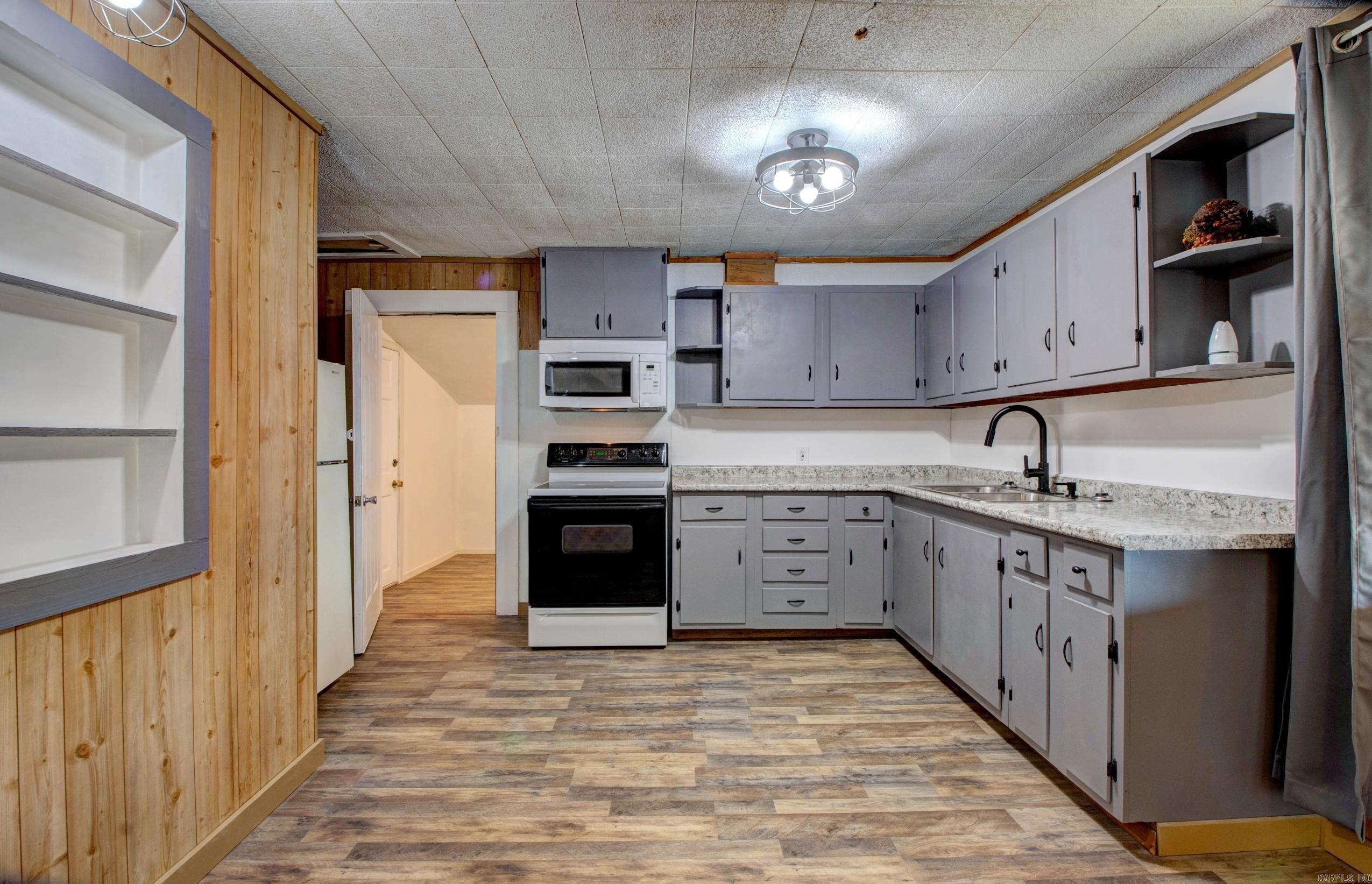 1612  Ridge Road  El Paso, AR