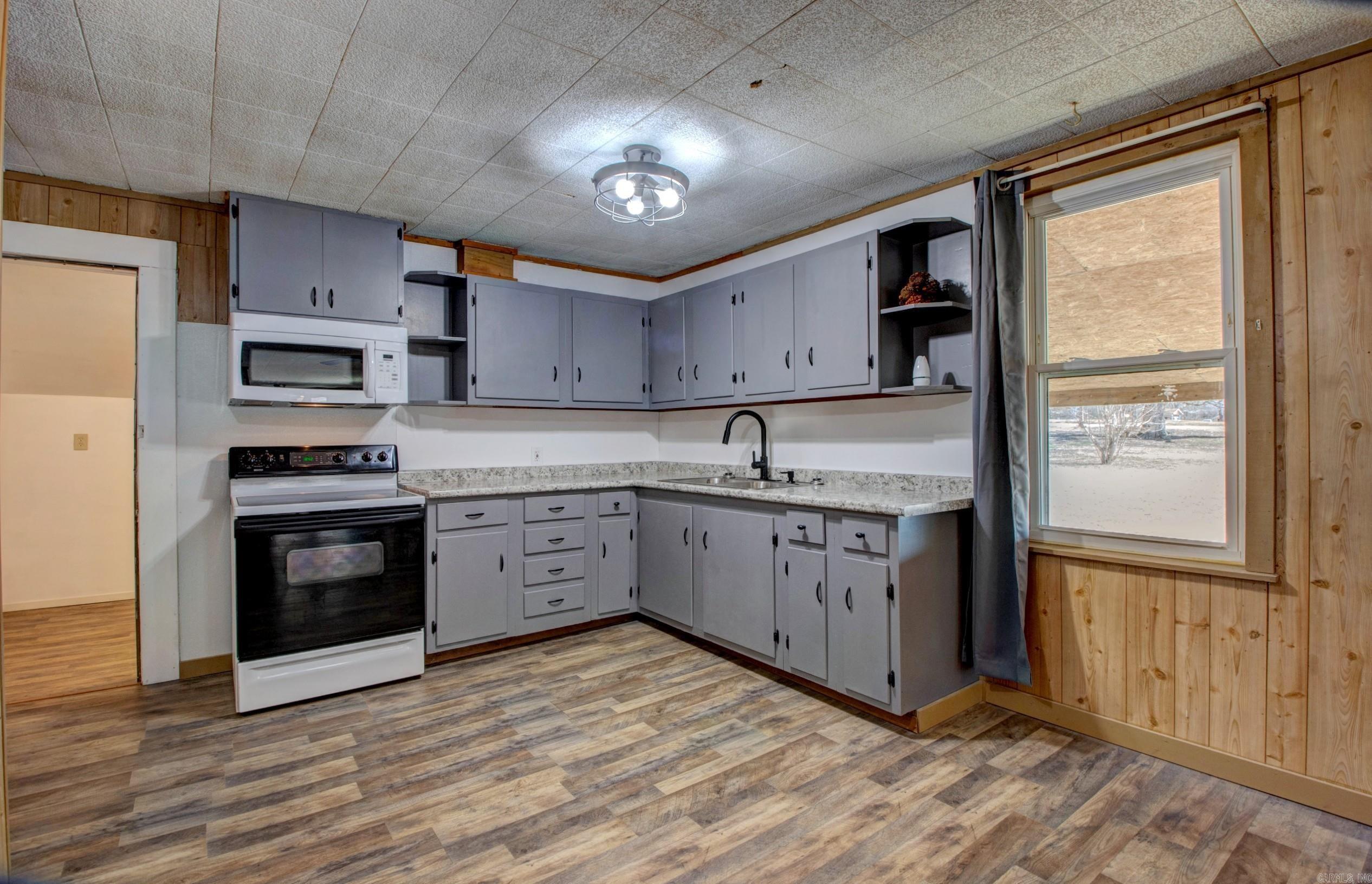 1612  Ridge Road  El Paso, AR