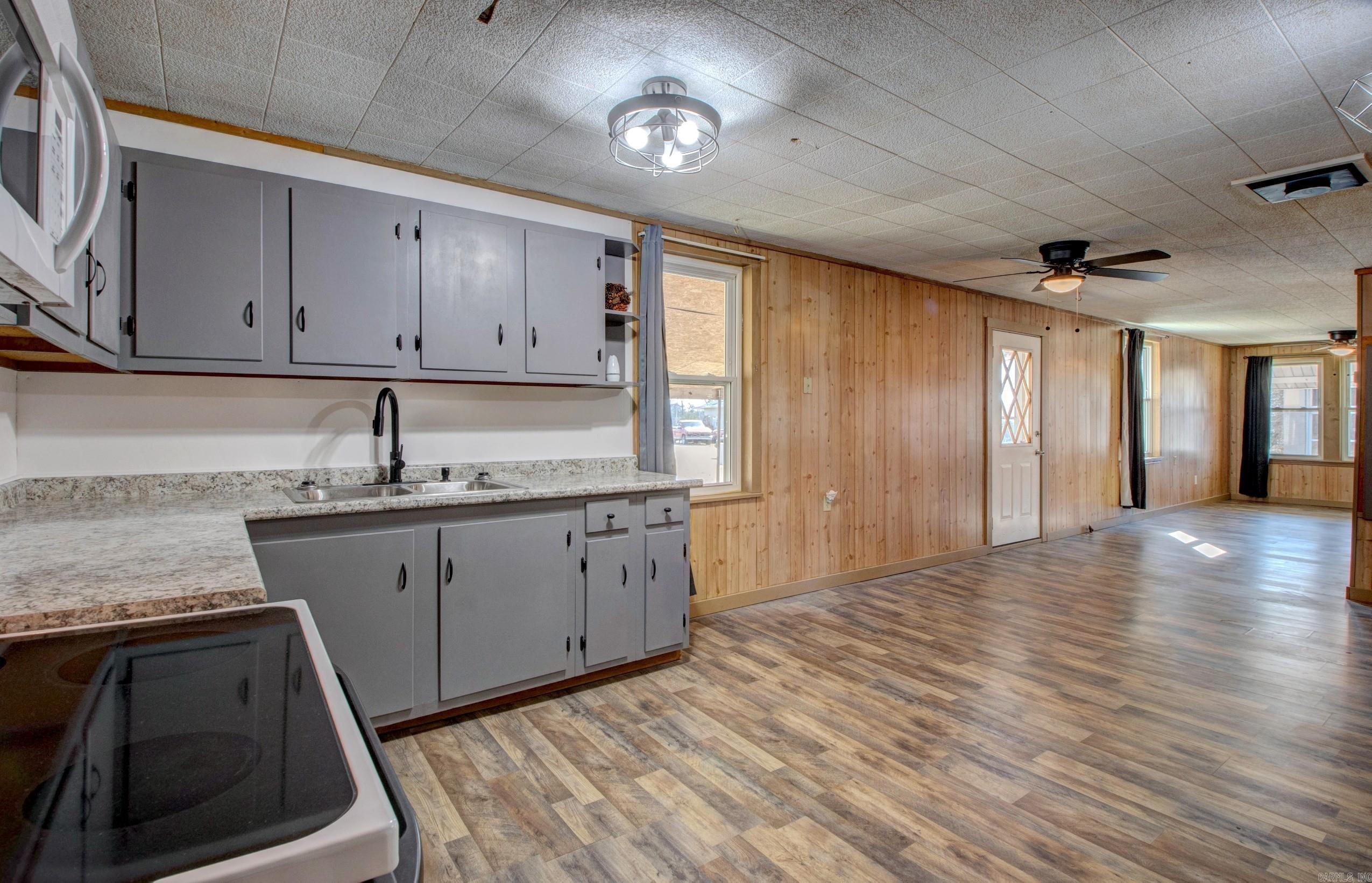 1612  Ridge Road  El Paso, AR