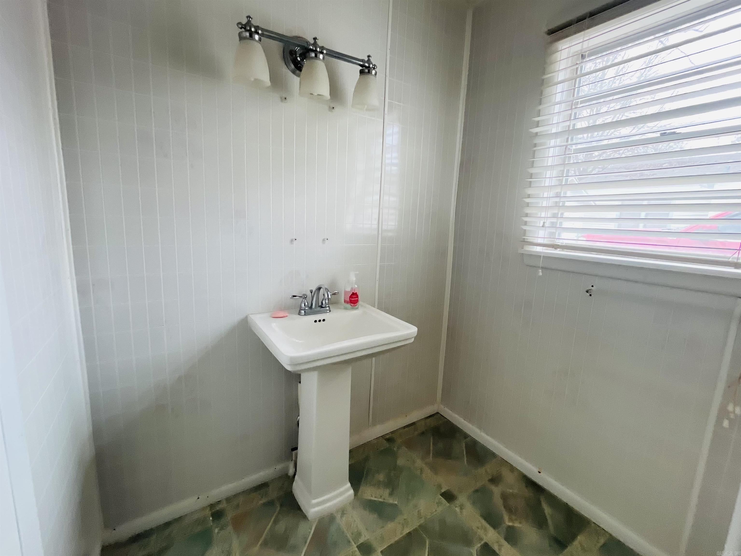 1310  McHenry  Malvern, AR