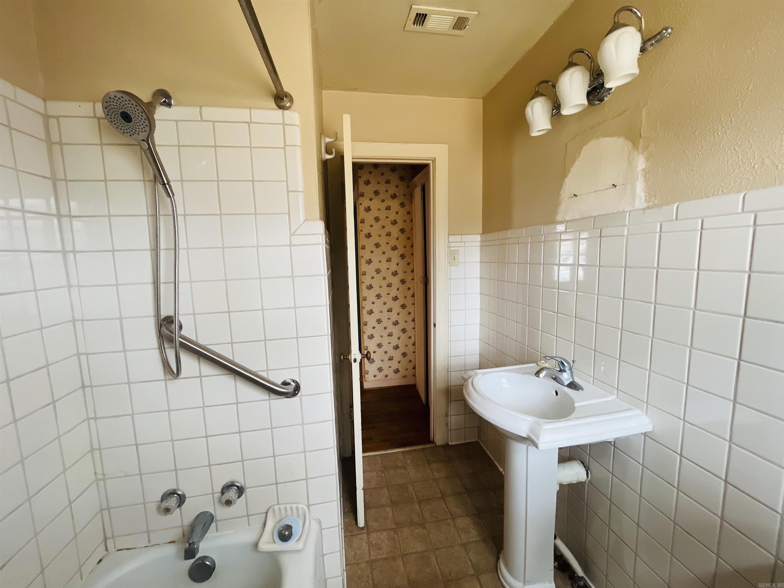 1310  McHenry  Malvern, AR