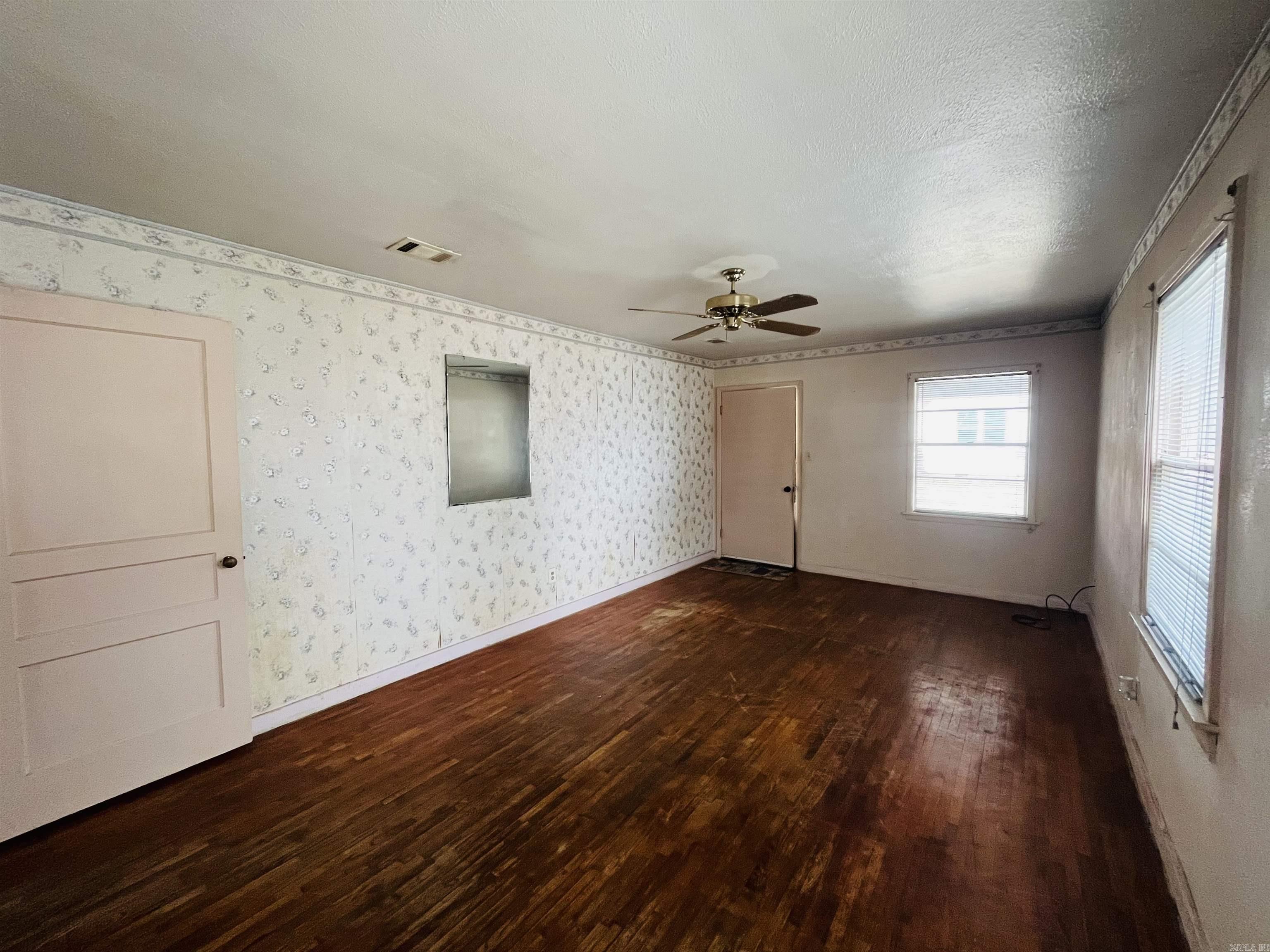 1310  McHenry  Malvern, AR