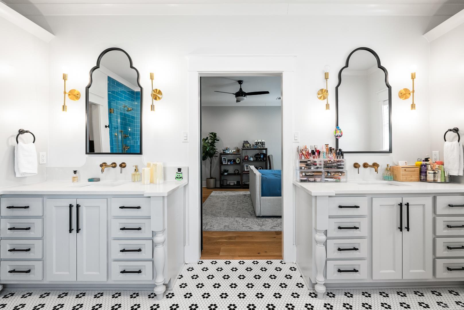 1675  Lainey  Conway, AR