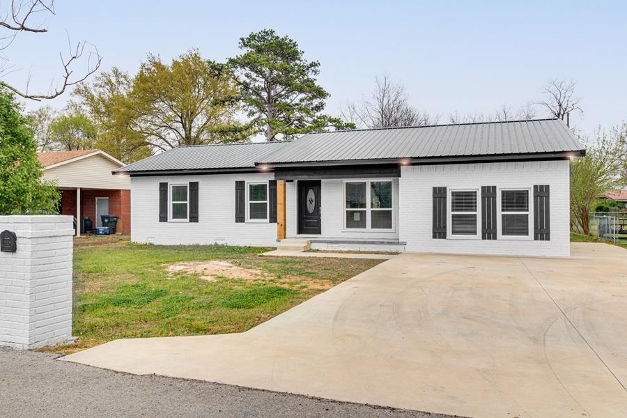 906 NW 6th Street Walnut Ridge, AR 72476