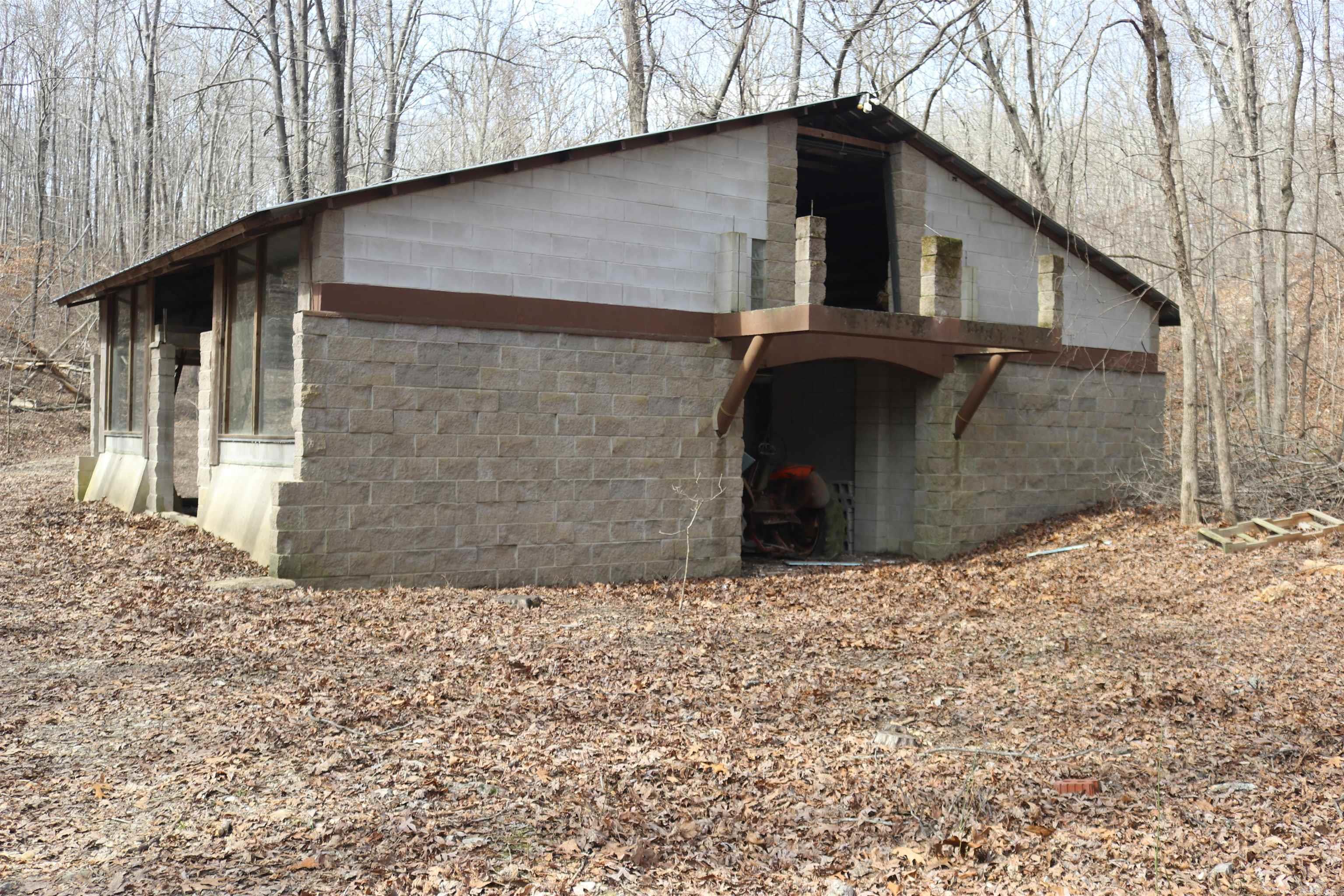 355  Arnold Hollow  Mountain View, AR