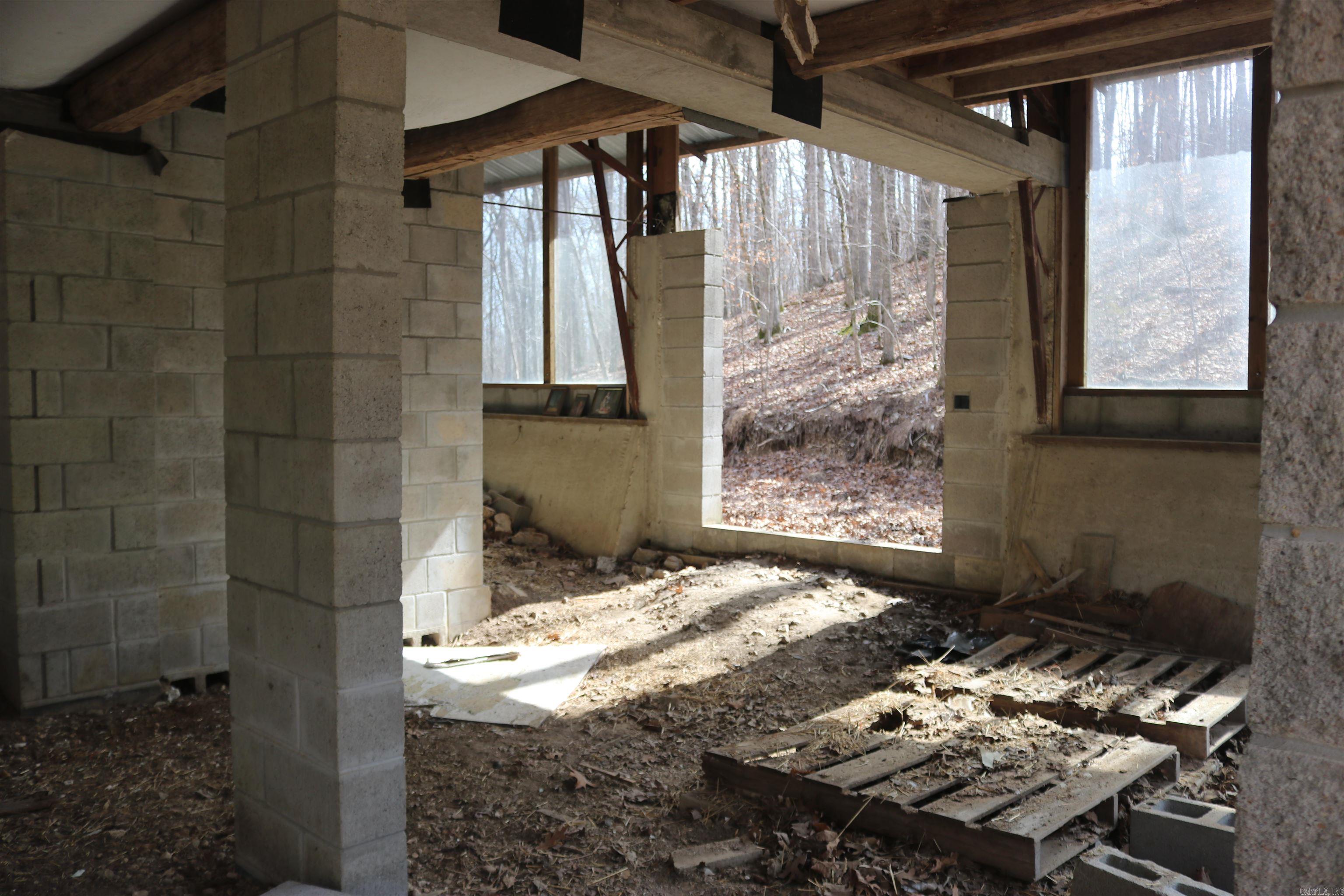 355  Arnold Hollow  Mountain View, AR