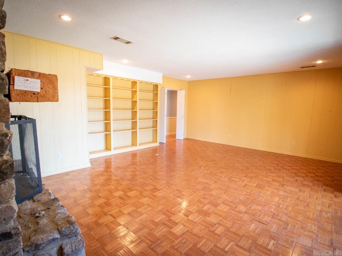 7  Pine Tree  North Little Rock, AR