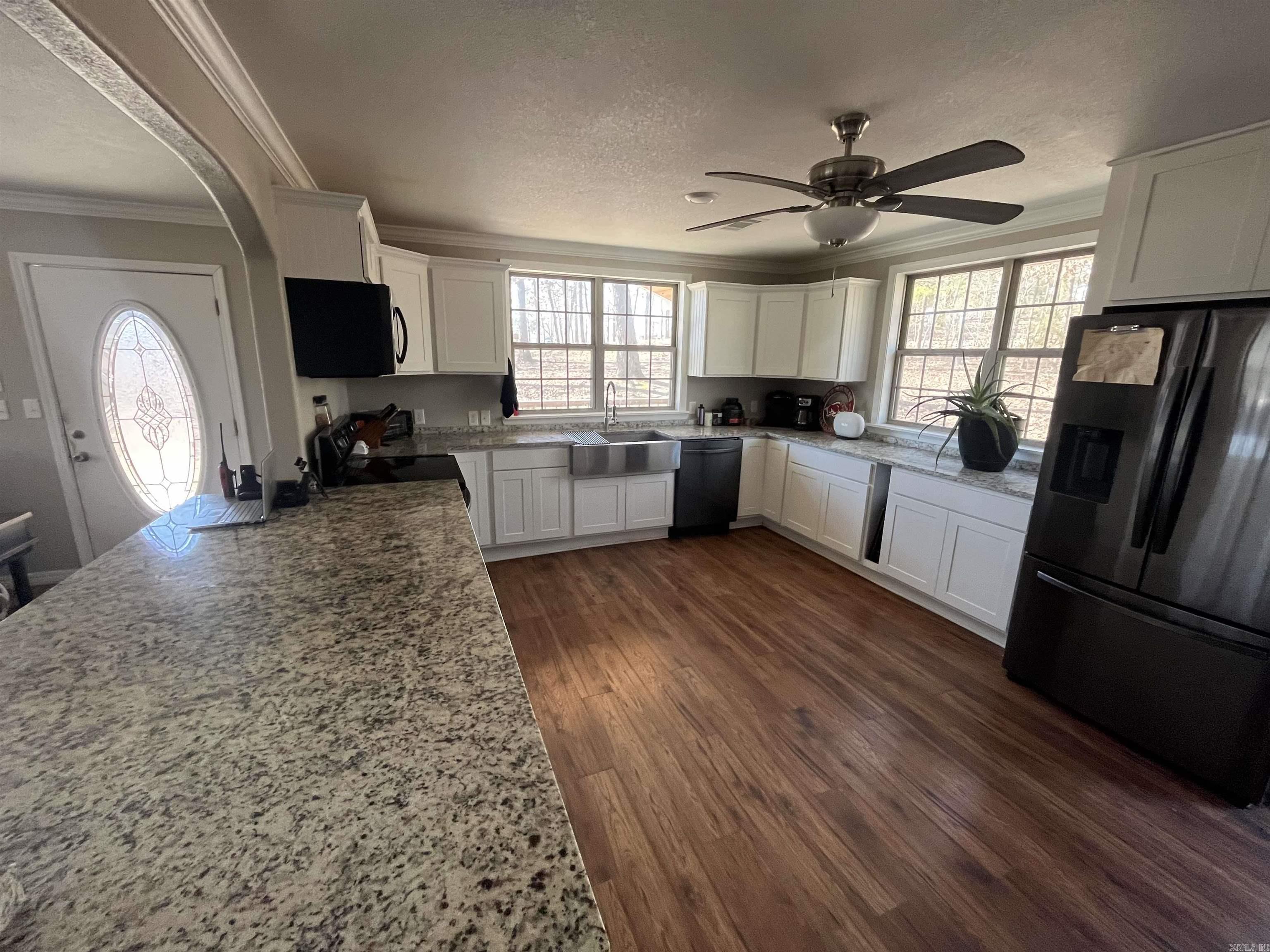 204  Cardinal Ln.  Mena, AR