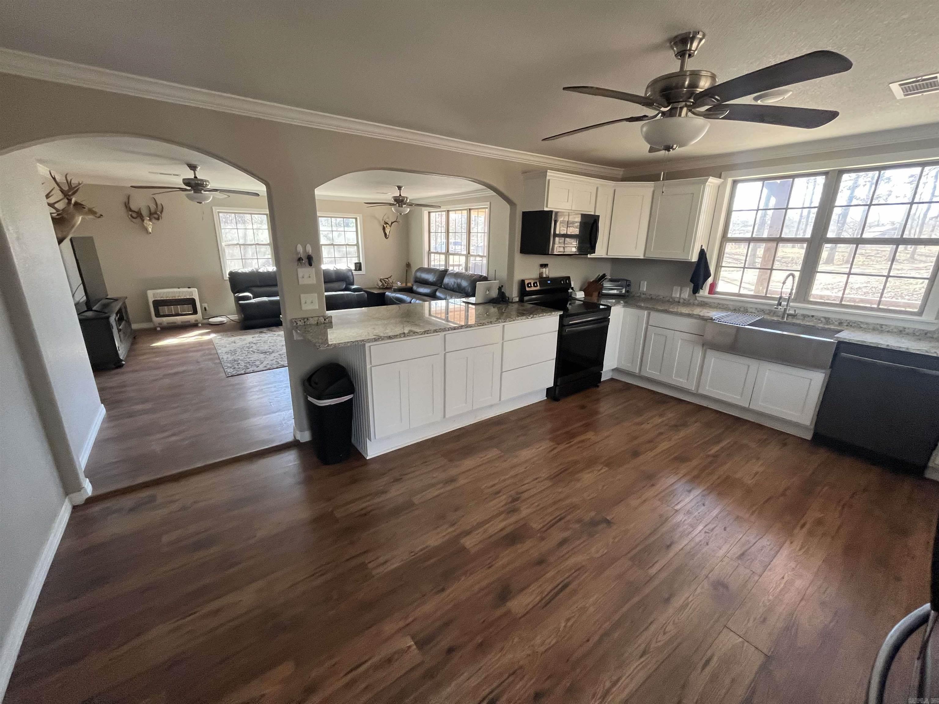 204  Cardinal Ln.  Mena, AR