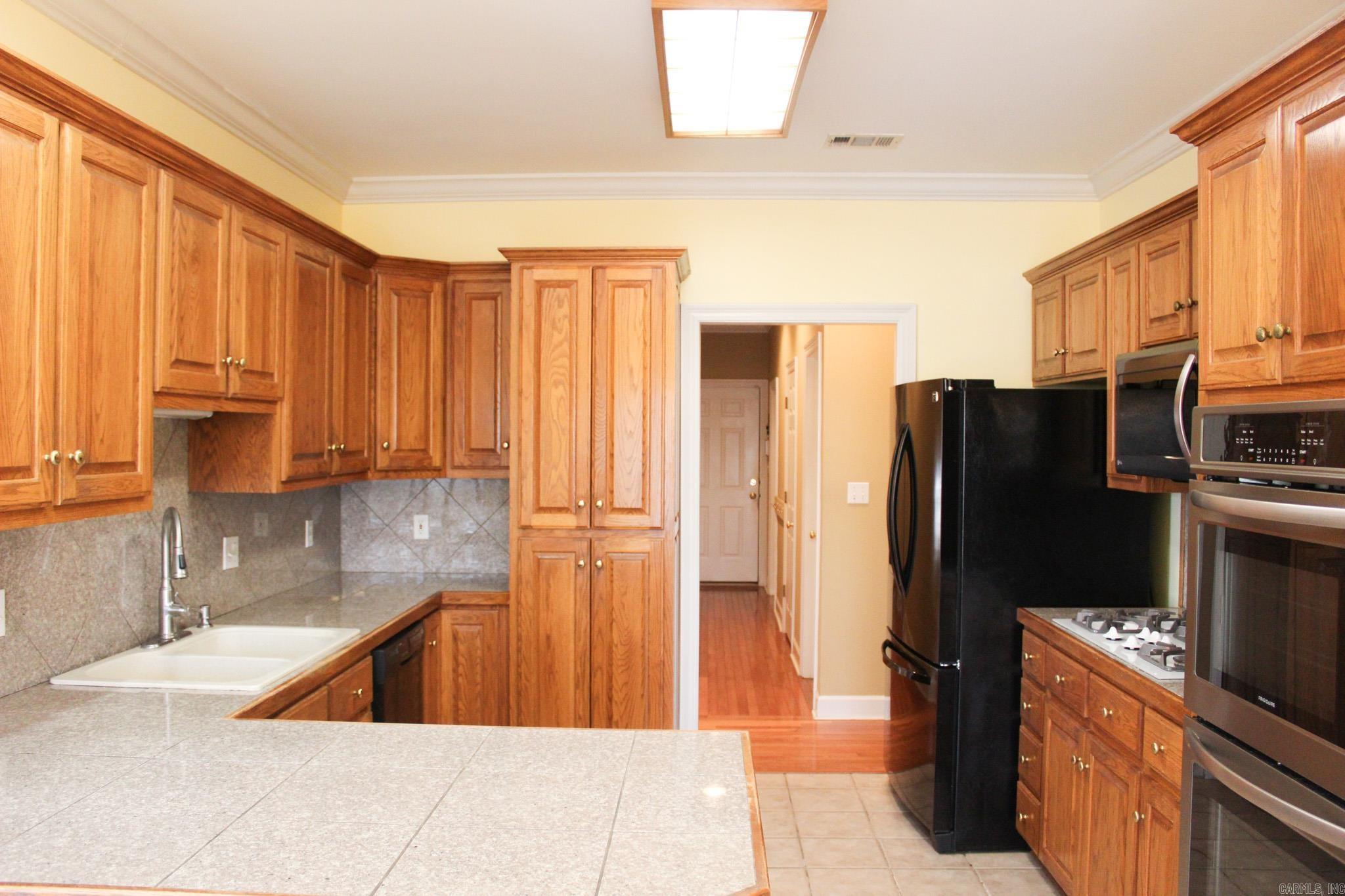 706  Pin Oak  Searcy, AR
