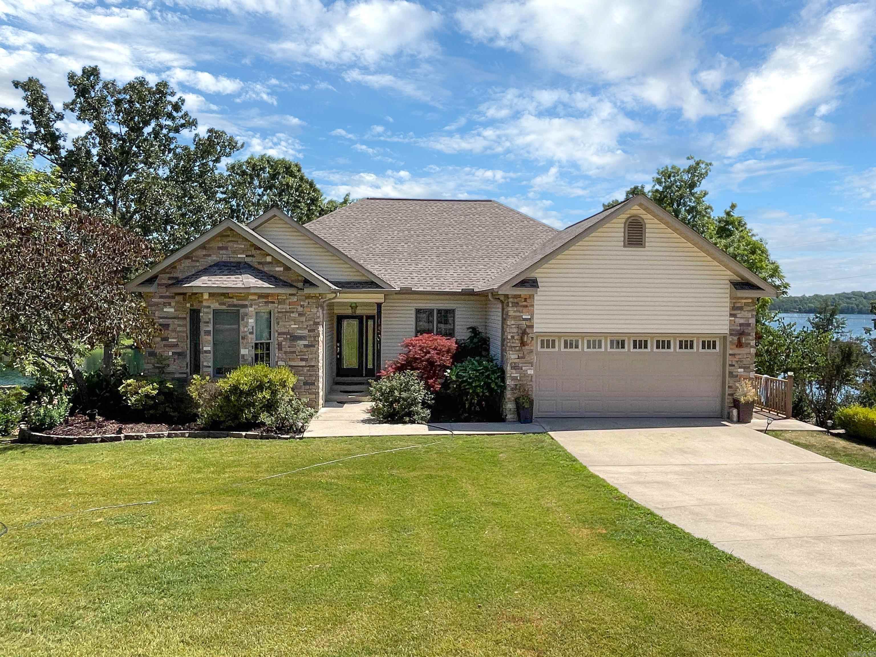 1501 E Emerald Cove  Horseshoe Bend, AR