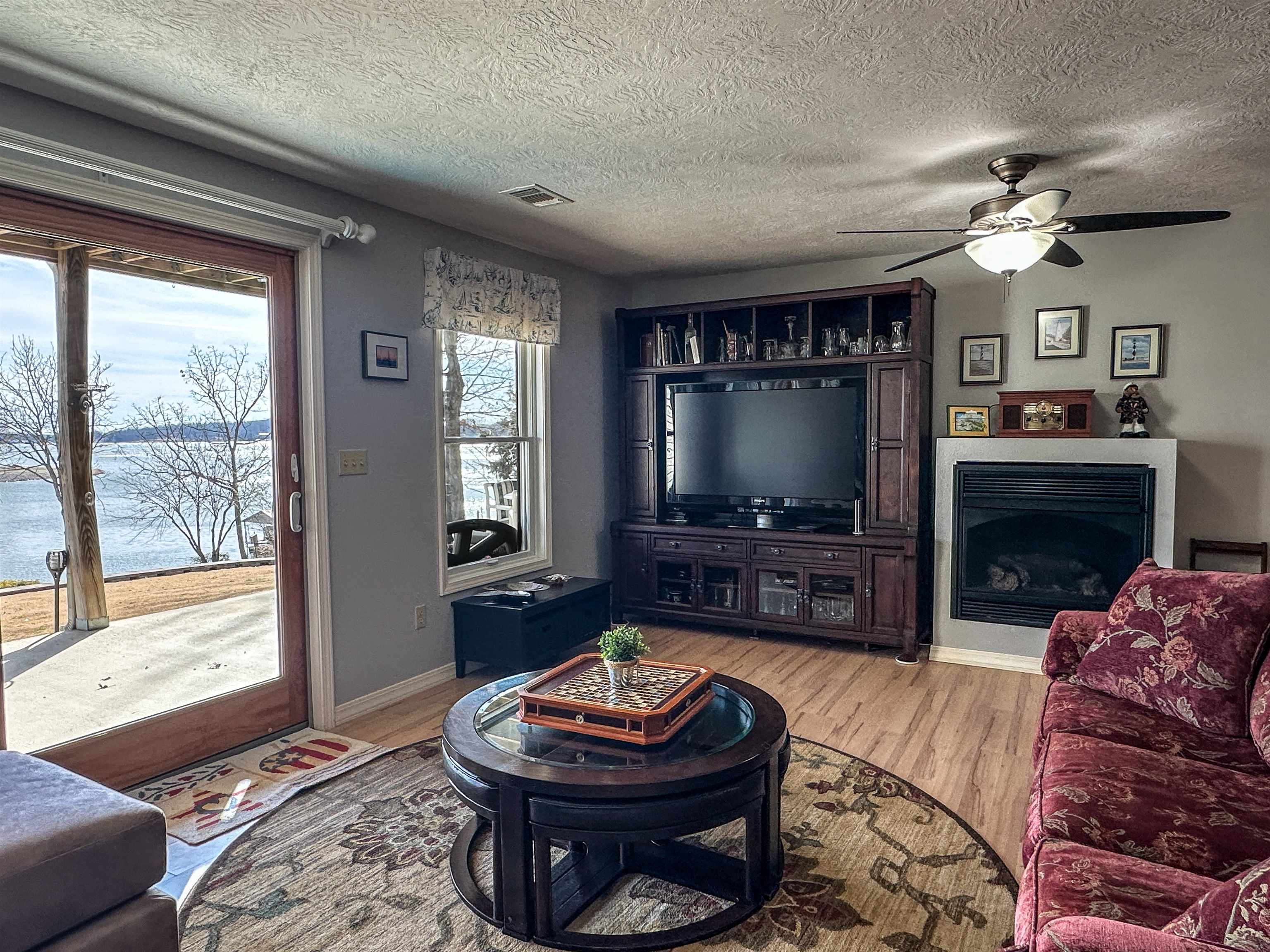 1501 E Emerald Cove  Horseshoe Bend, AR