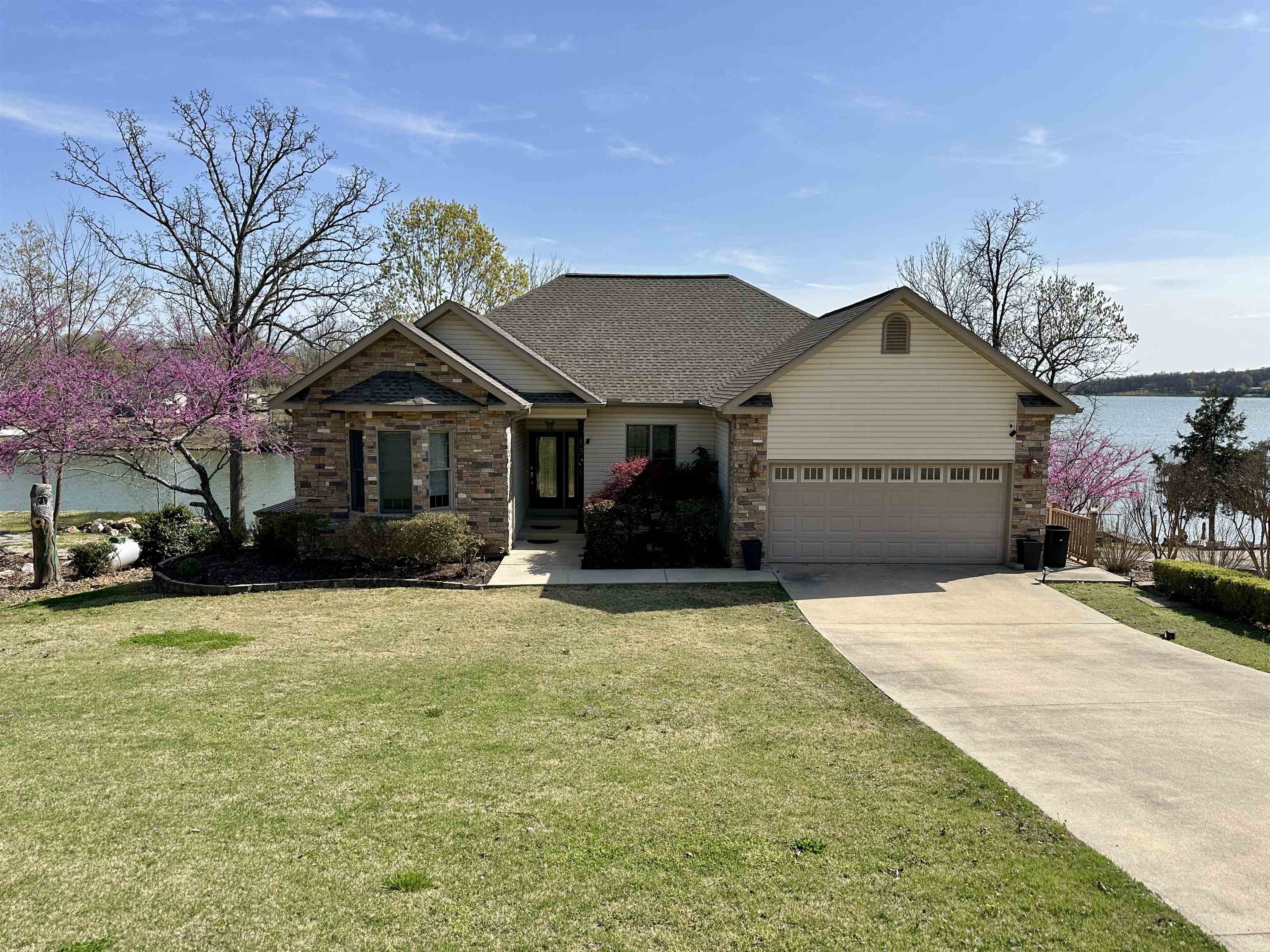 1501 E Emerald Cove  Horseshoe Bend, AR