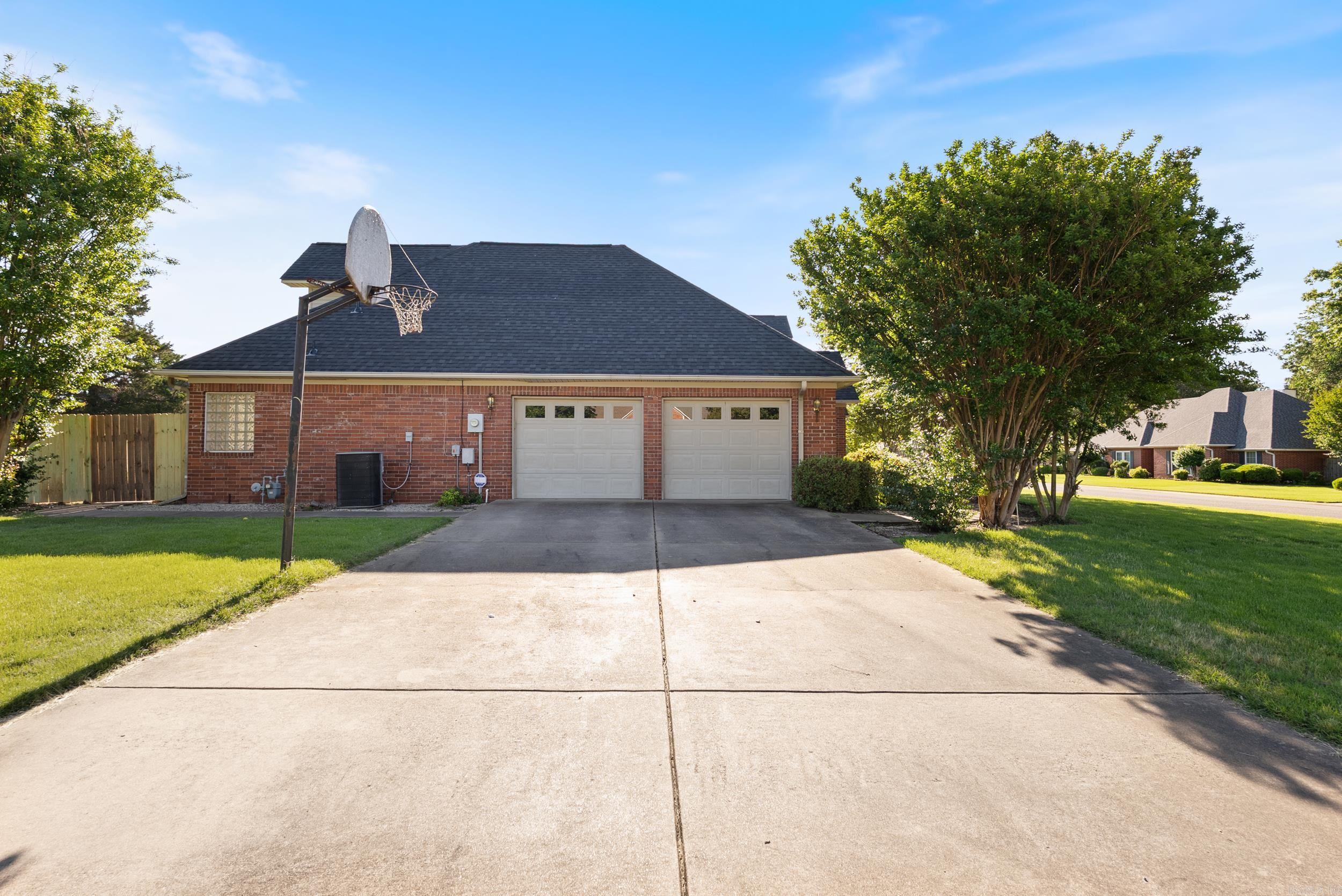 930  Enderlin  Conway, AR
