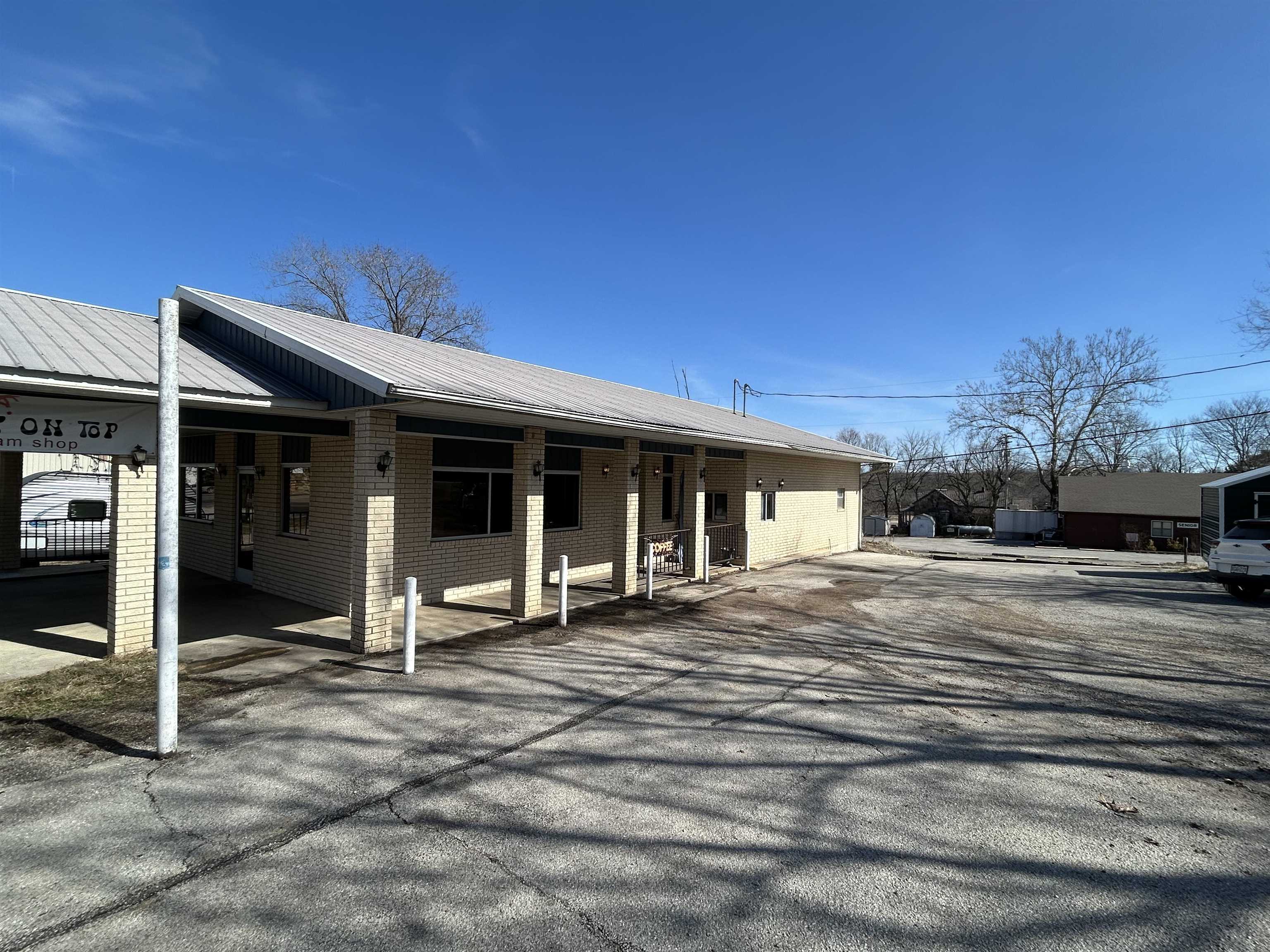 304 S Market Street  Alton, MO