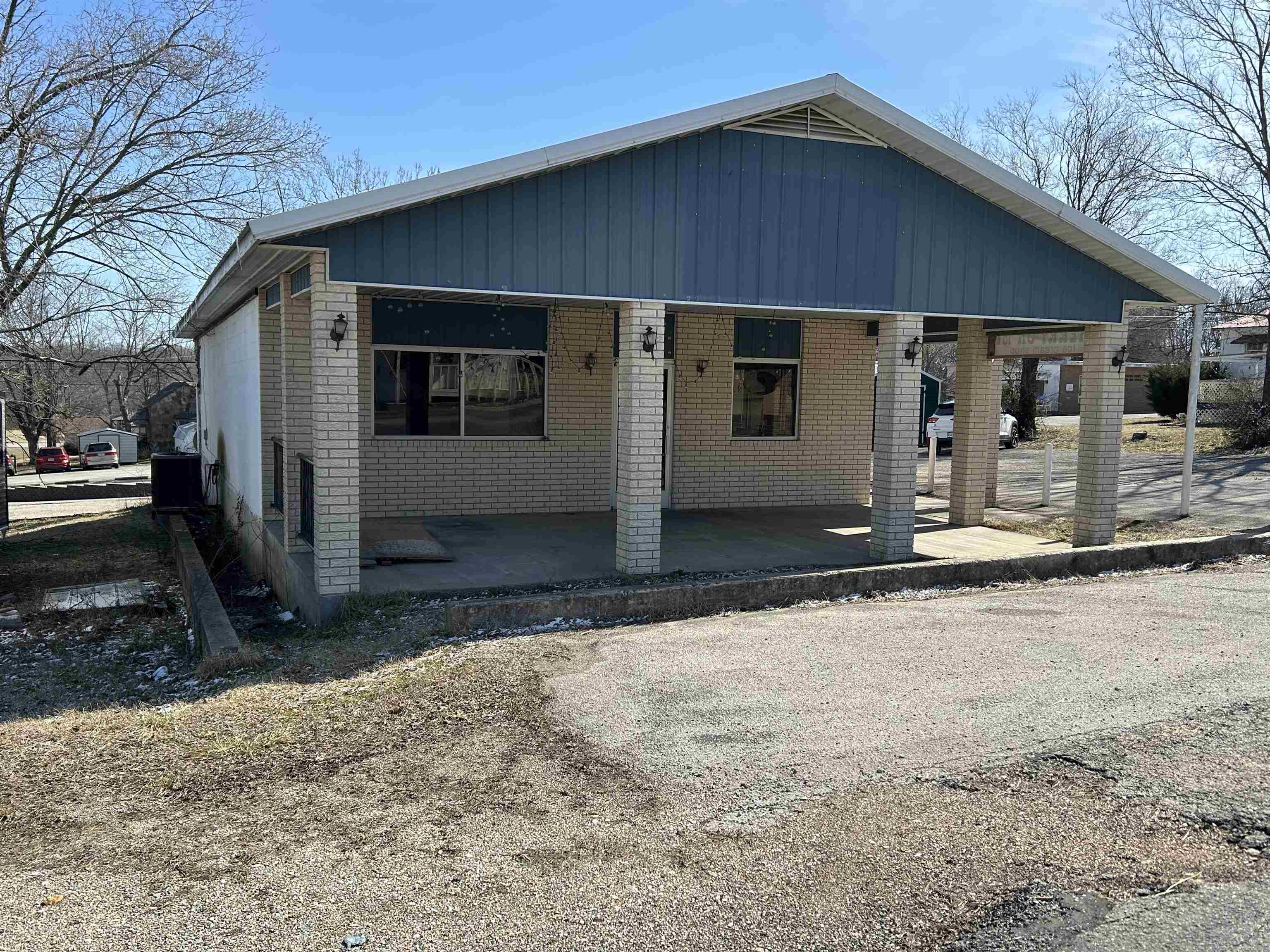 304 S Market Street  Alton, MO