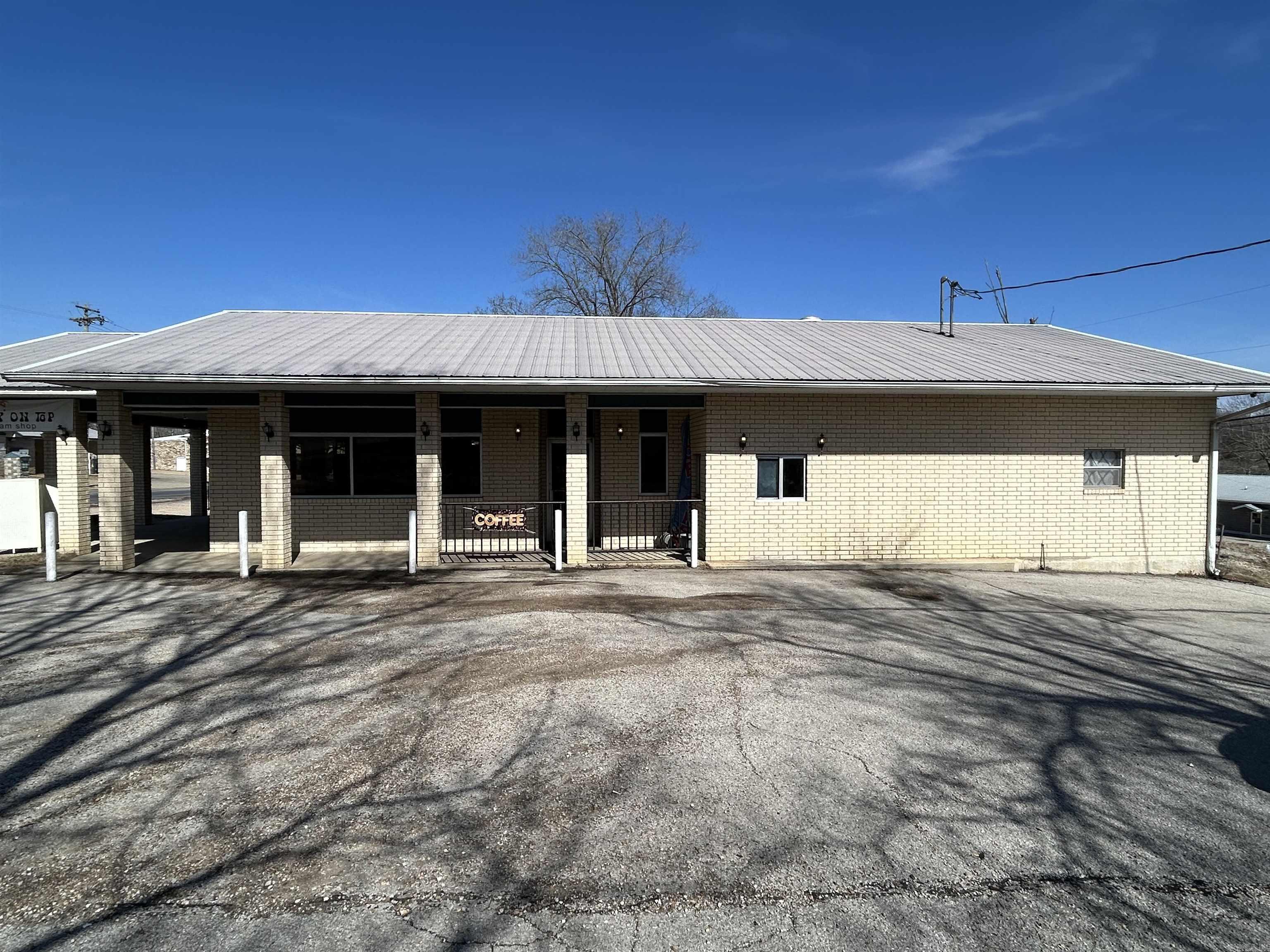 304 S Market Street  Alton, MO