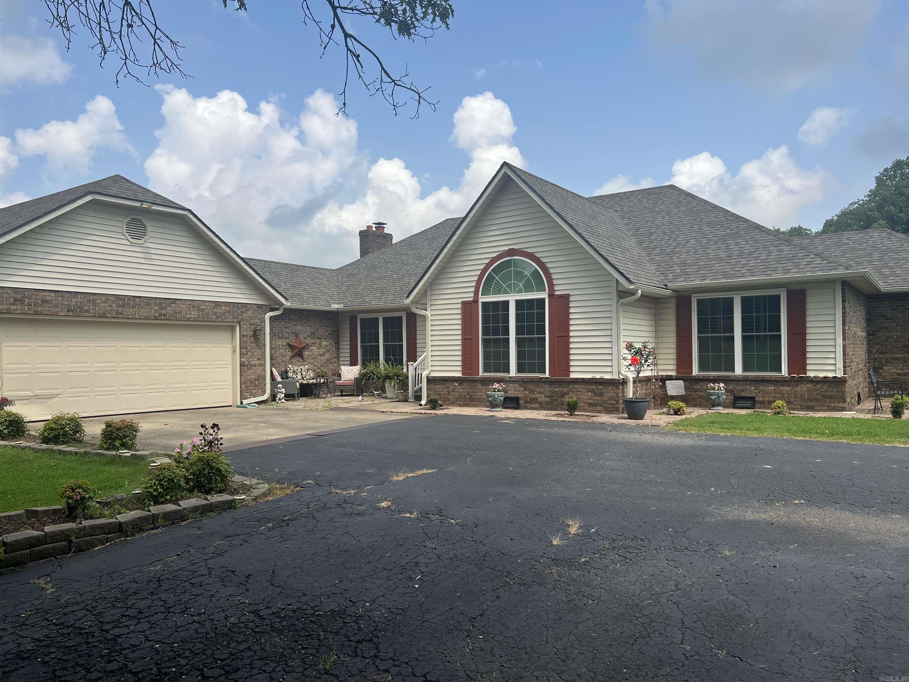 2151  Magnolia Dr  Piggott, AR