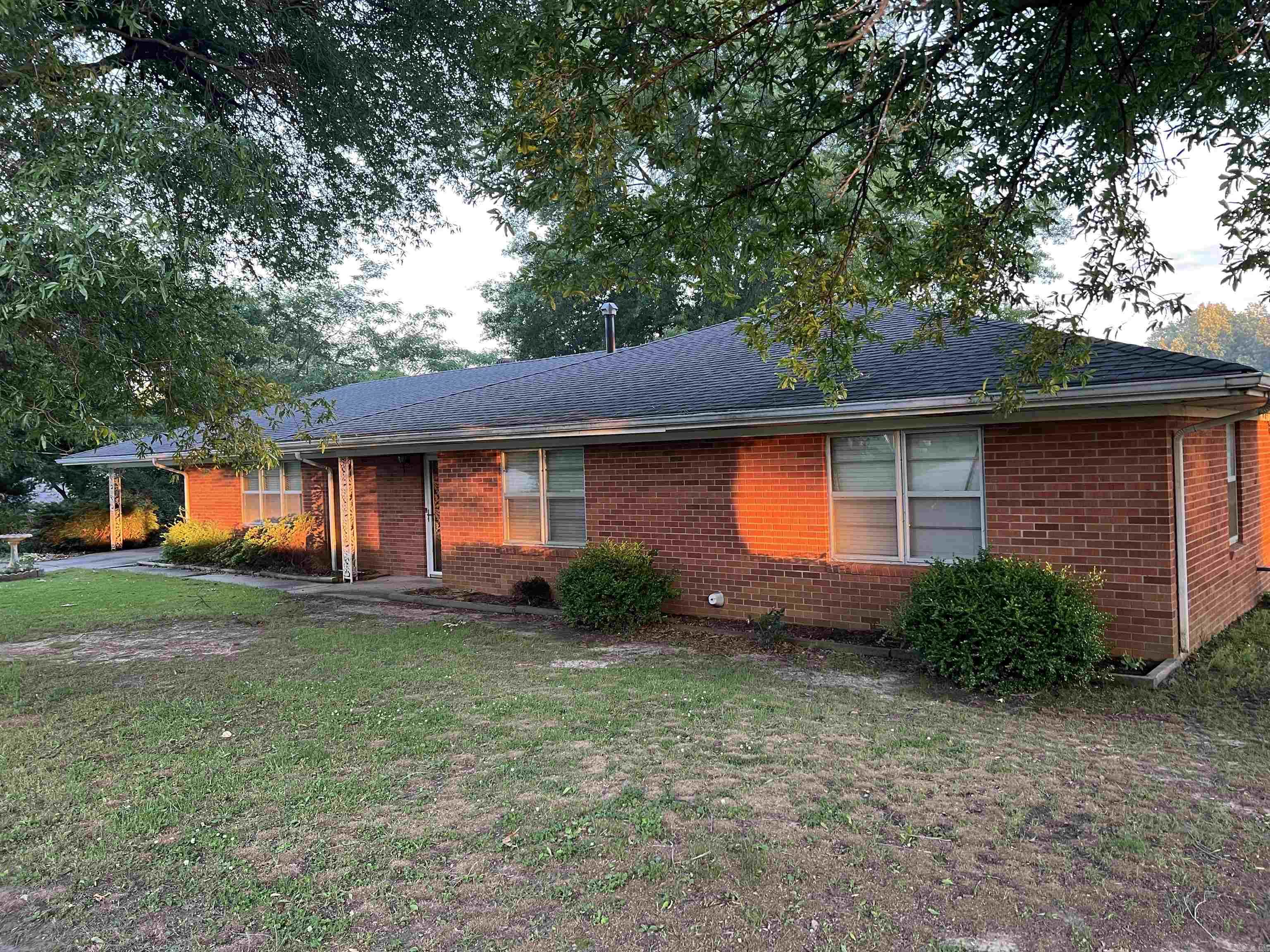 1120 W North St  Piggott, AR