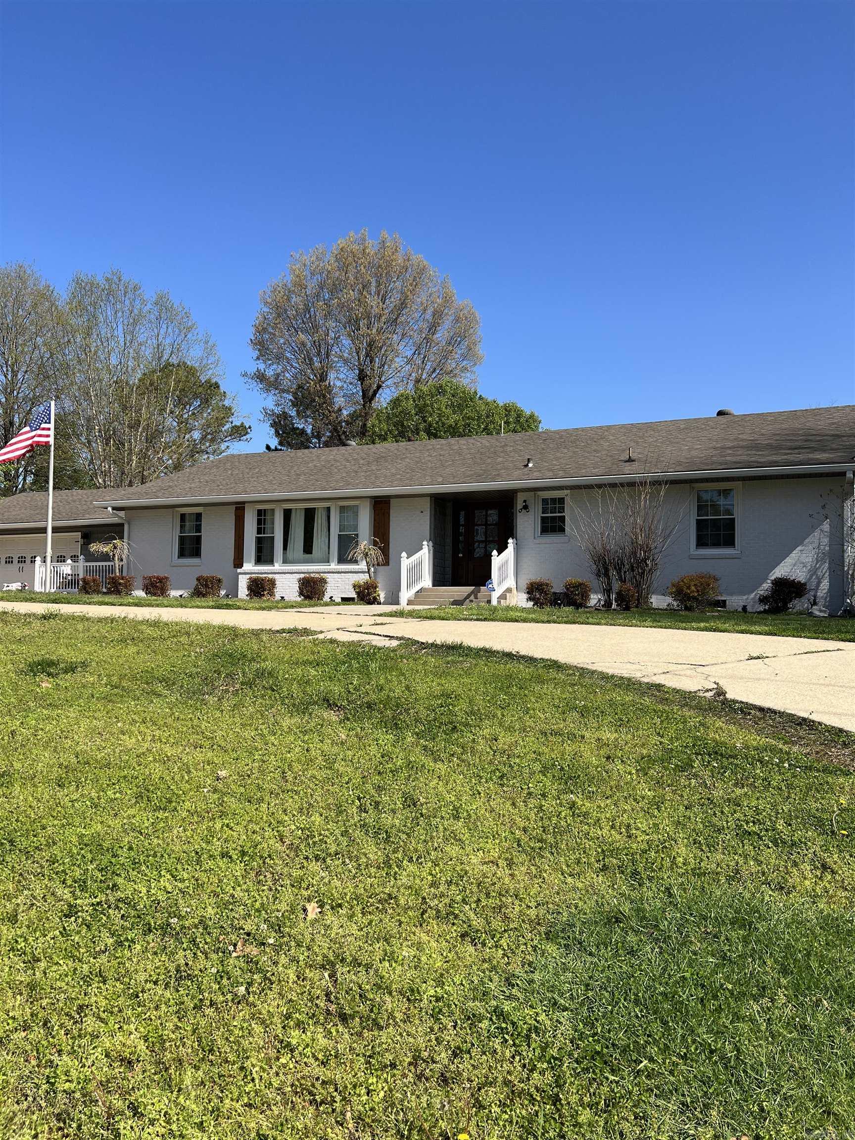 1129 W North St Piggott, AR 72454