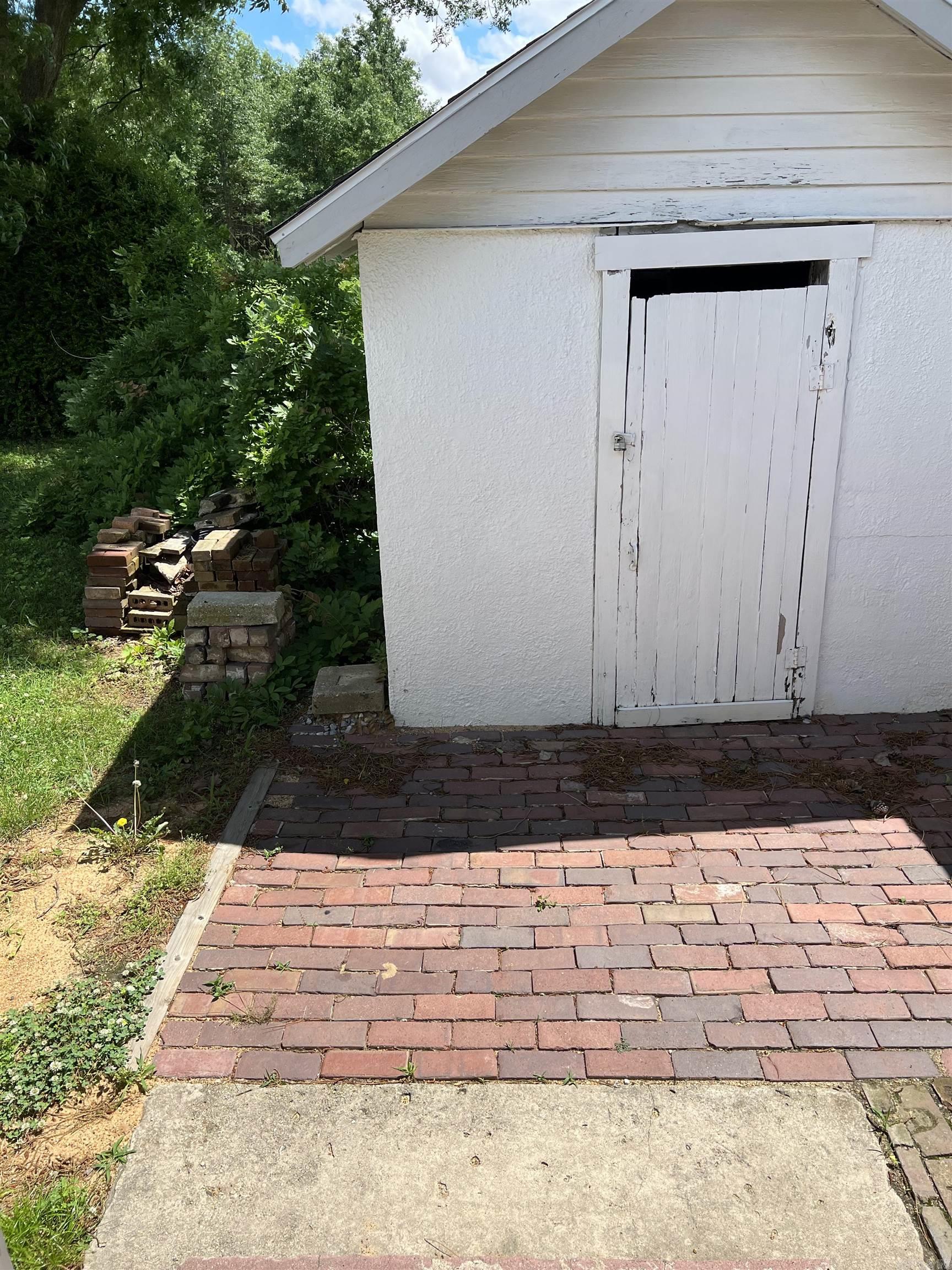 1577 W Main St  Piggott, AR
