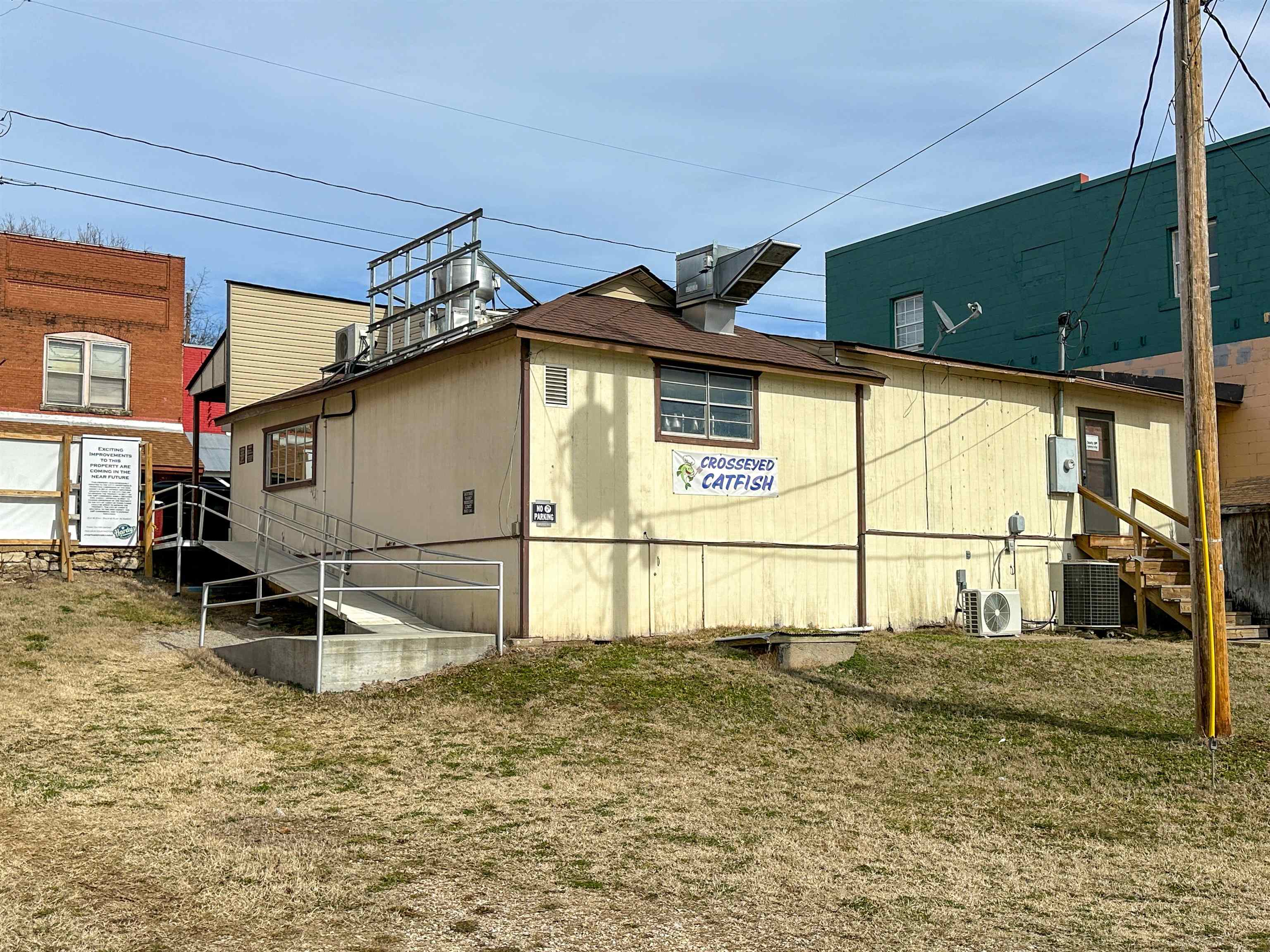 107 E Main  Hardy, AR
