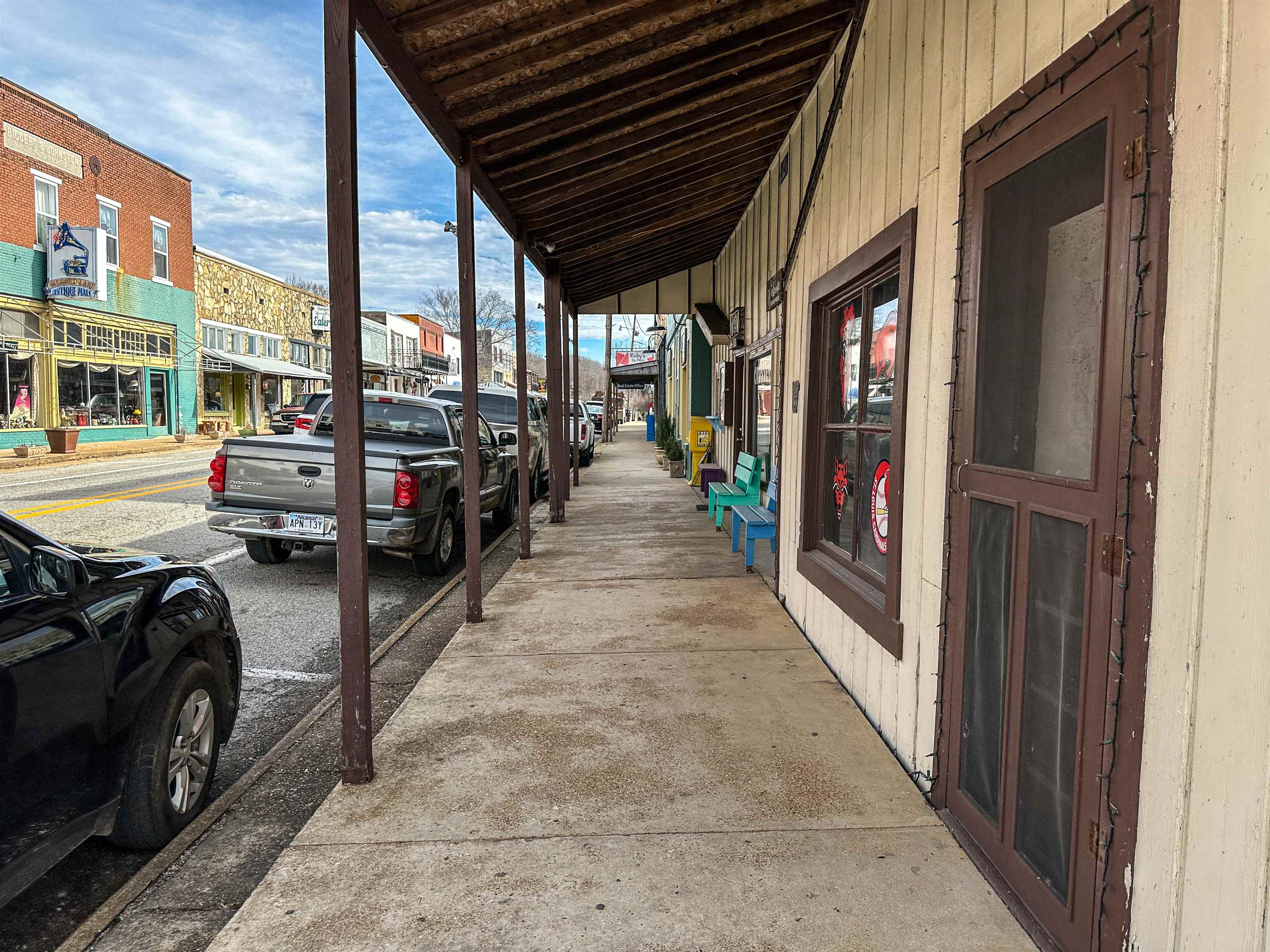 107 E Main  Hardy, AR