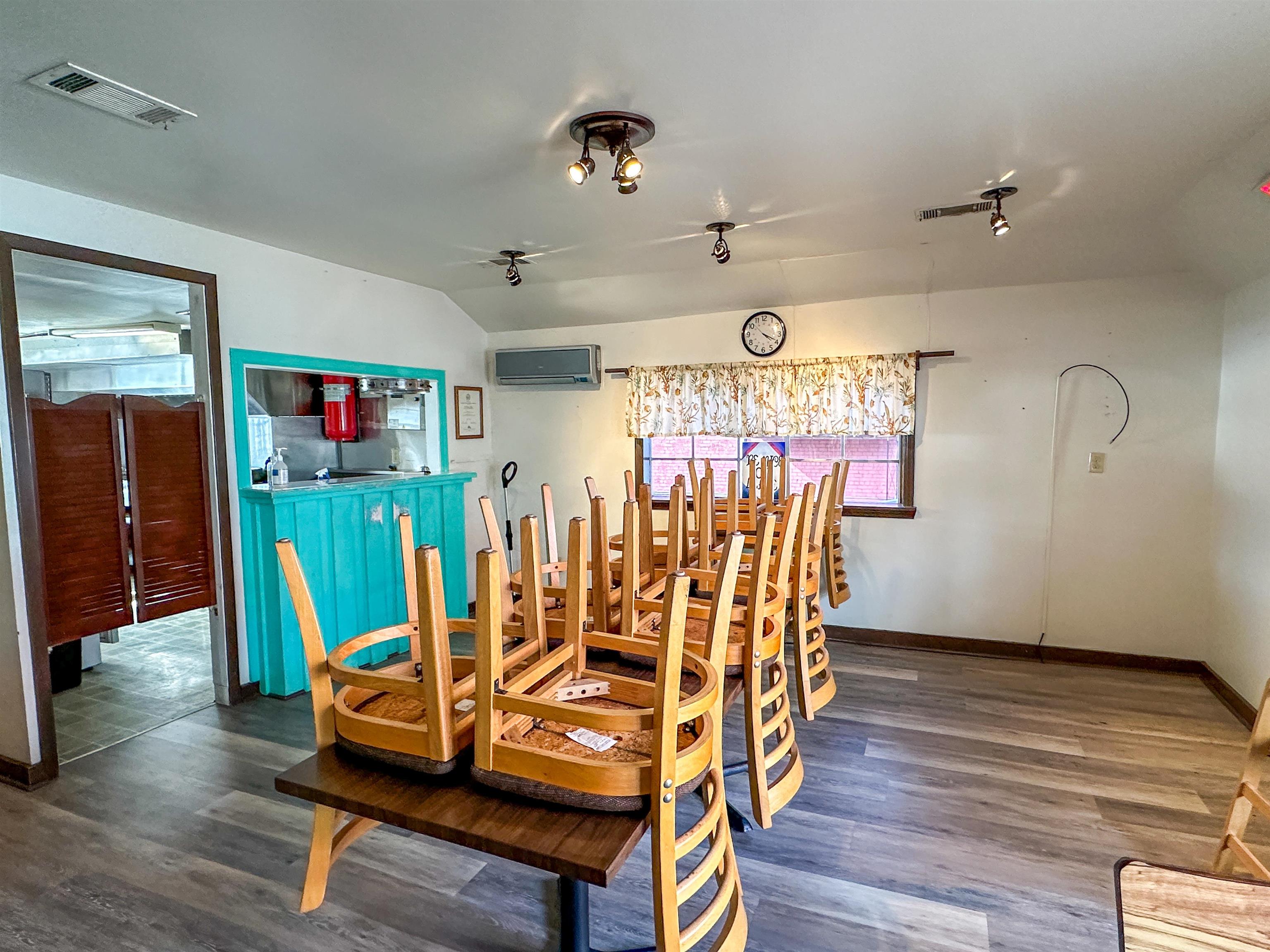 107 E Main  Hardy, AR