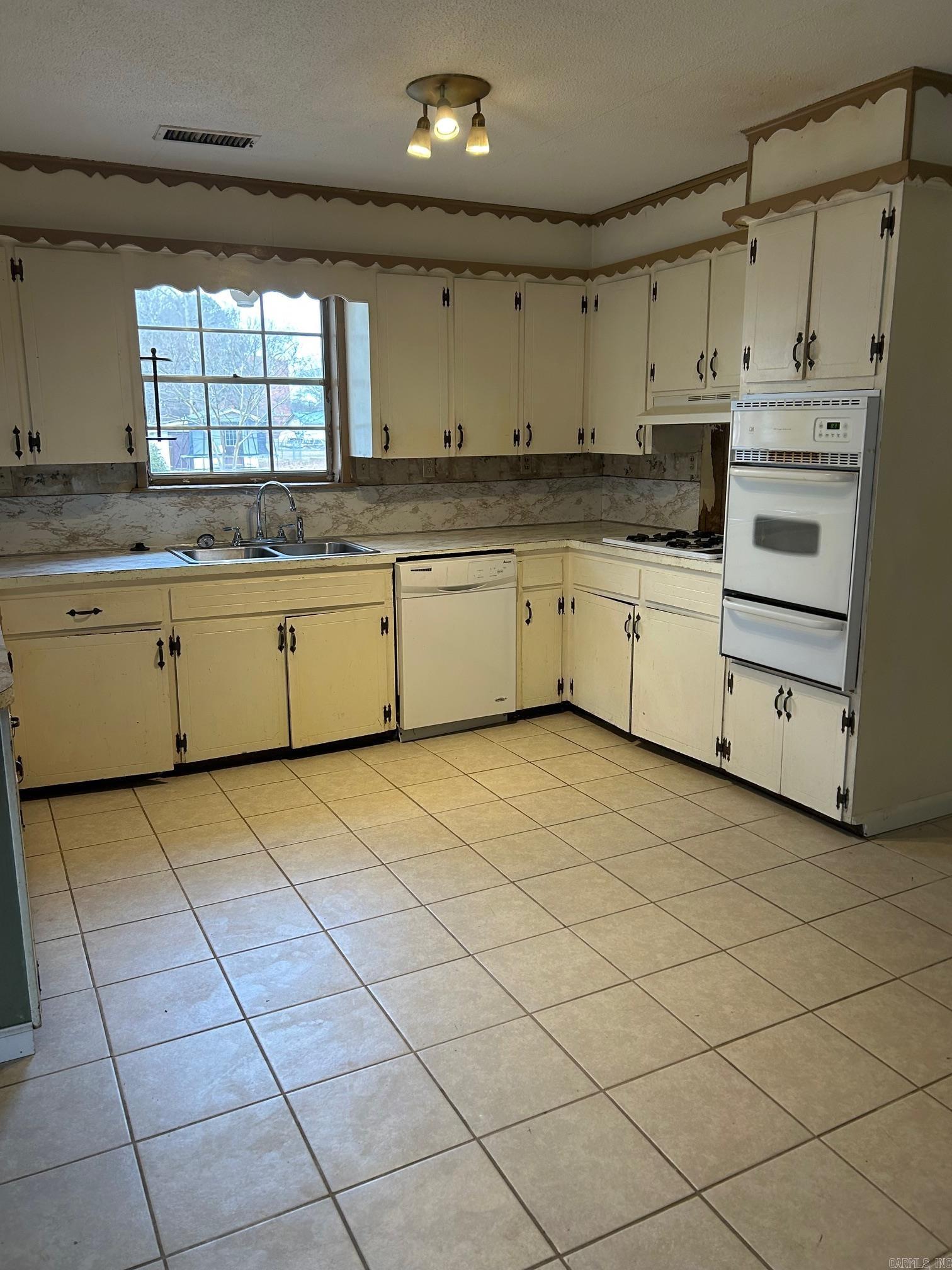 806 W College  Beebe, AR
