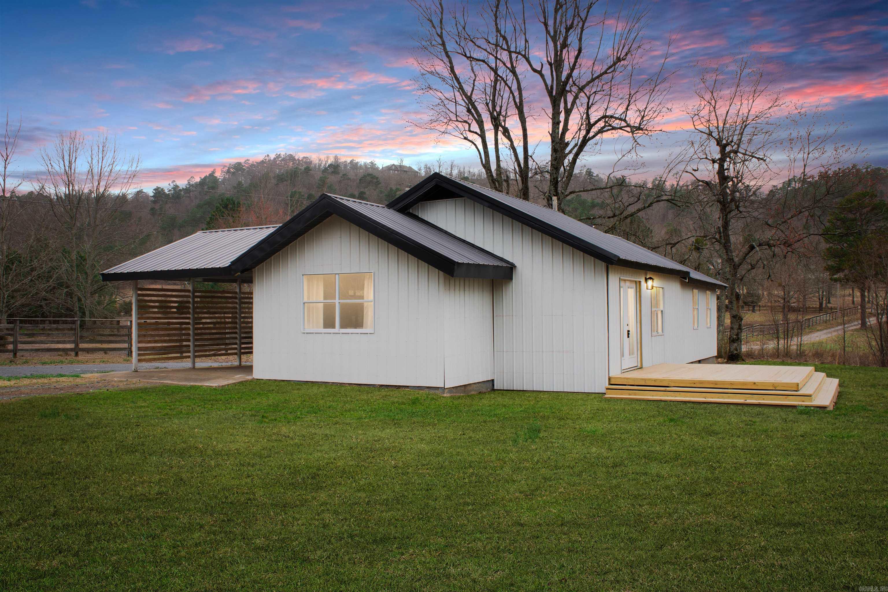 3204  Polk rd 44  Mena, AR