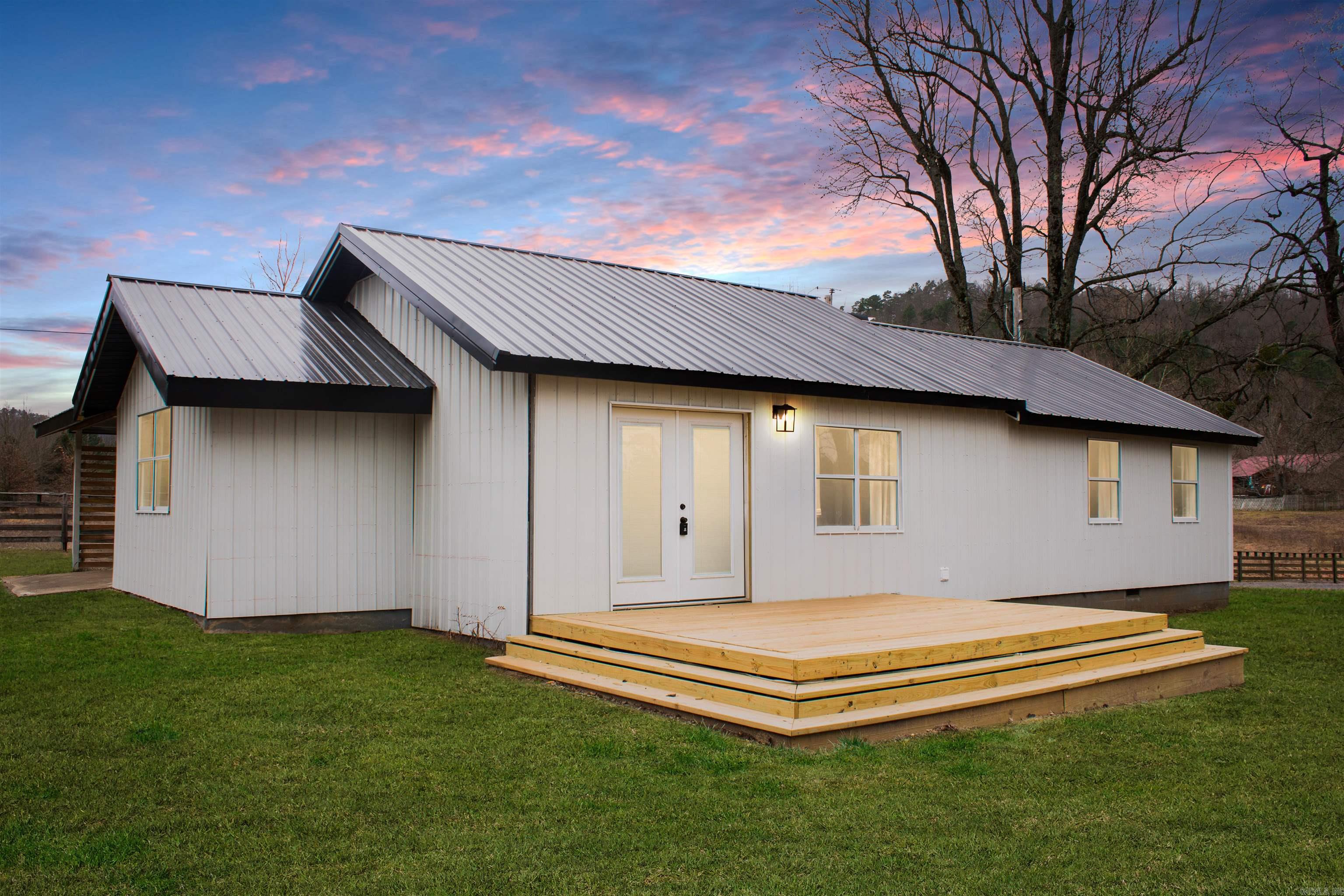 3204  Polk rd 44  Mena, AR