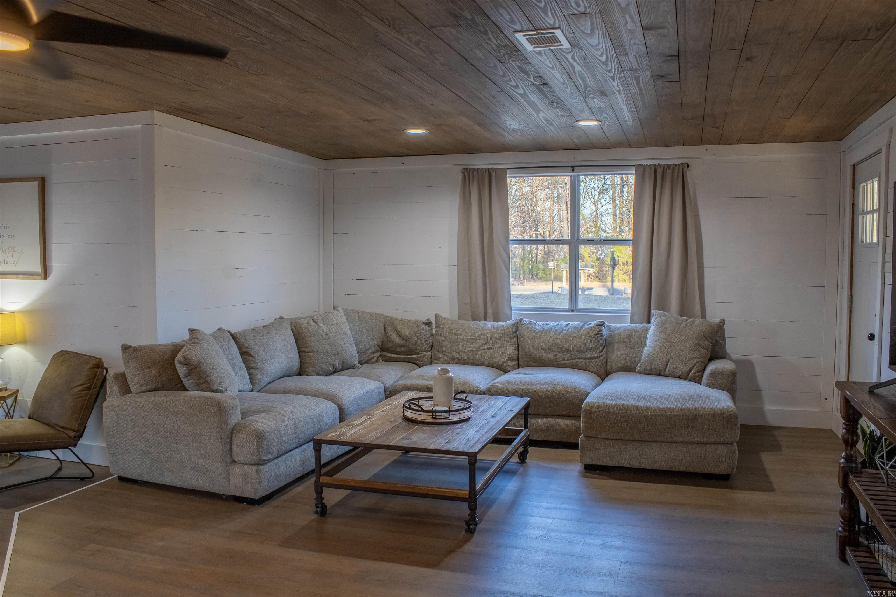 3204  Polk rd 44  Mena, AR