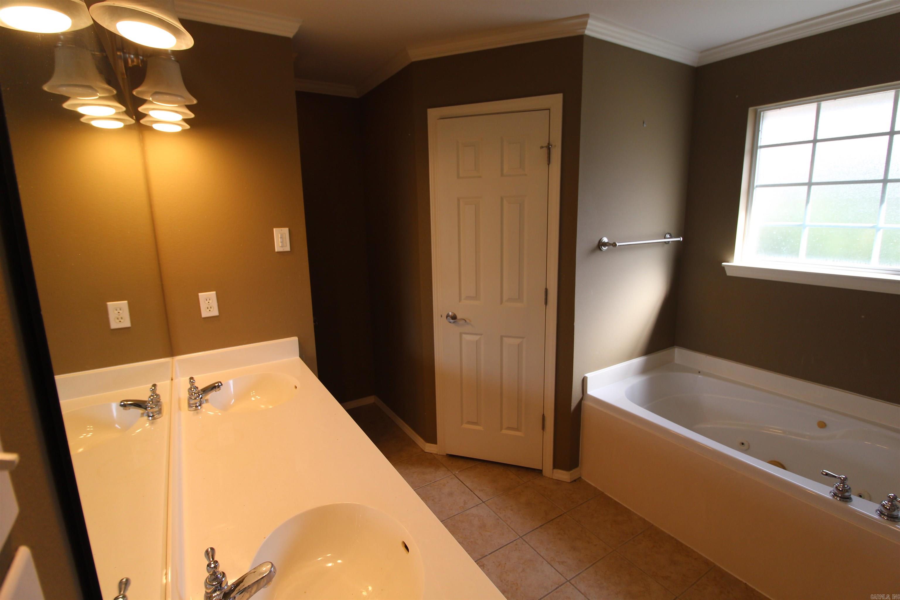 1715  Pleasant Pointe  Bryant, AR