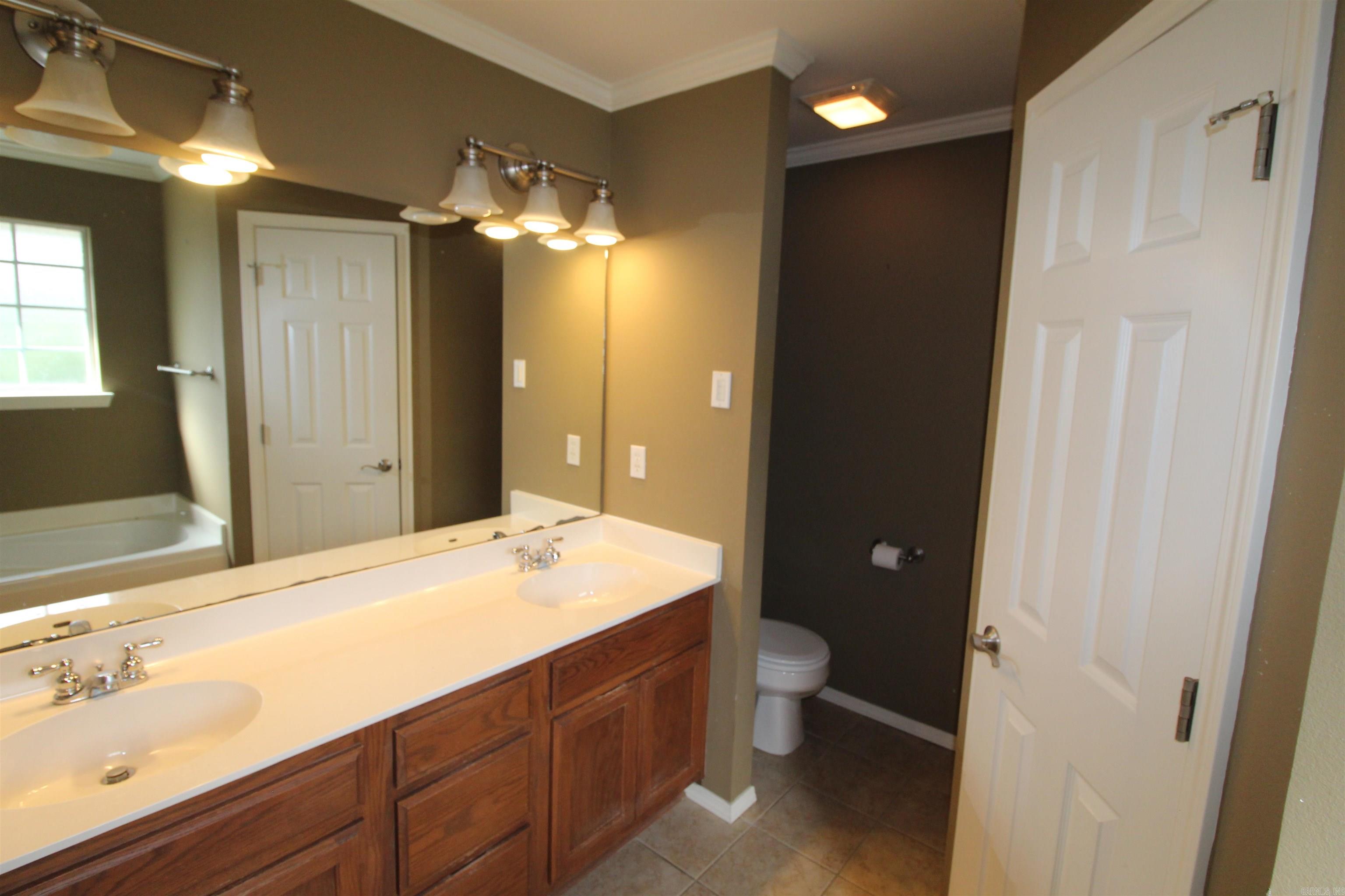 1715  Pleasant Pointe  Bryant, AR