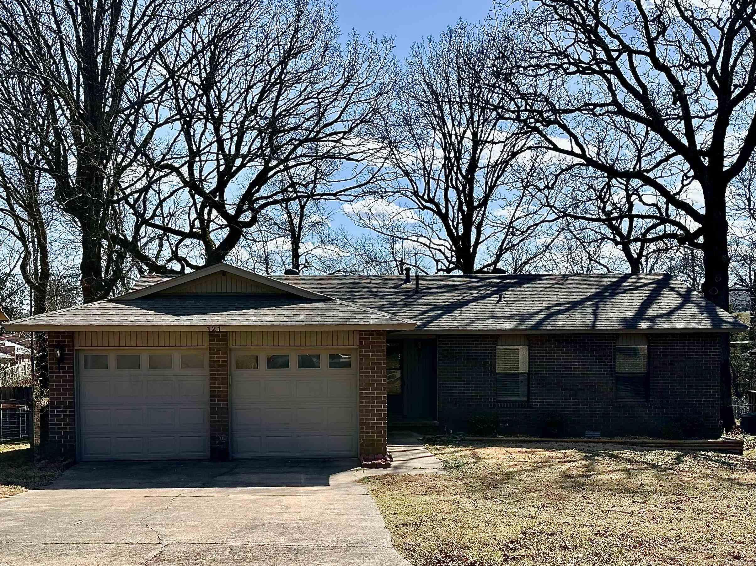 121 Robin Glen Dr