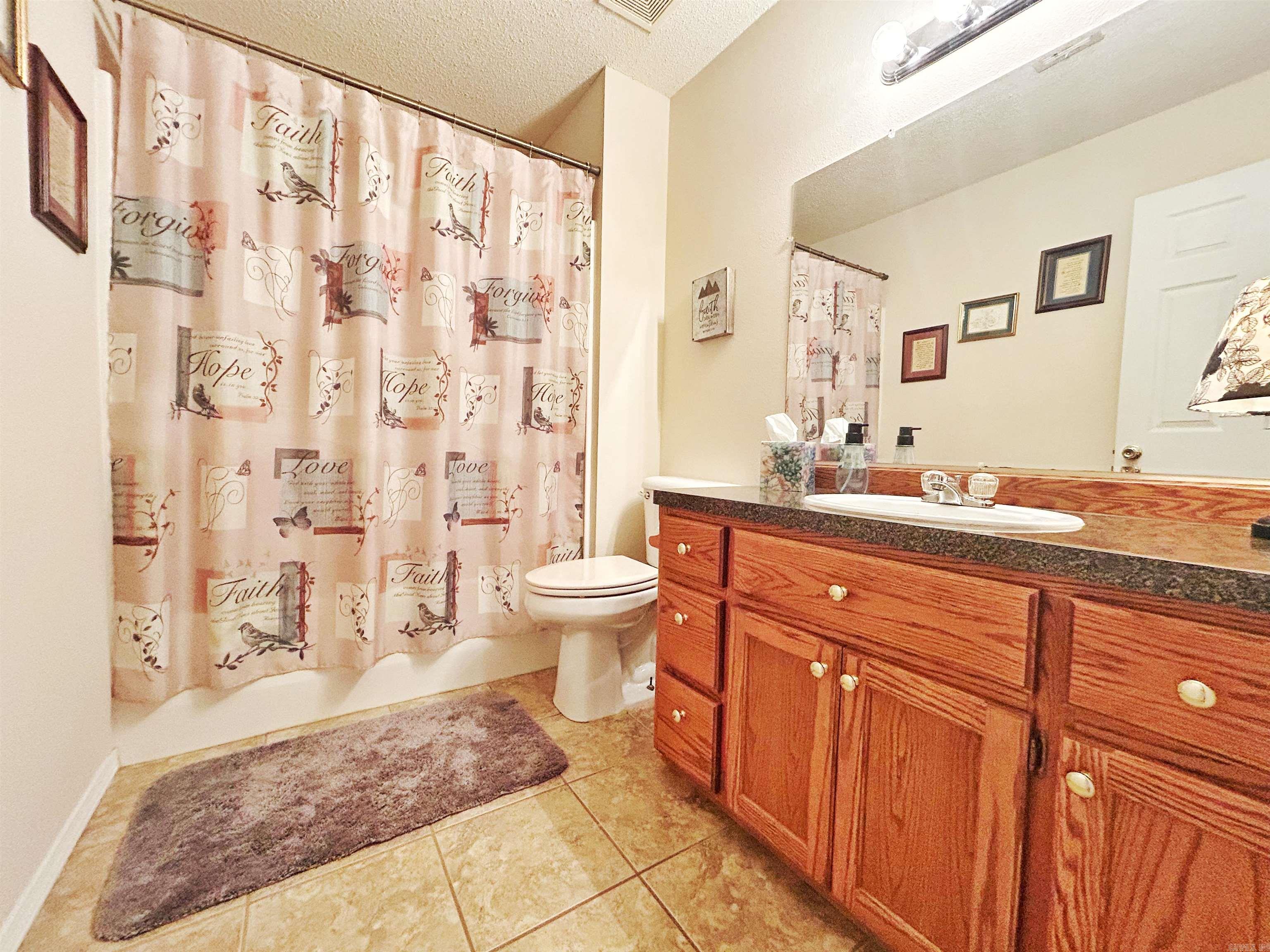 212  Cherokee Ln  Clarksville, AR
