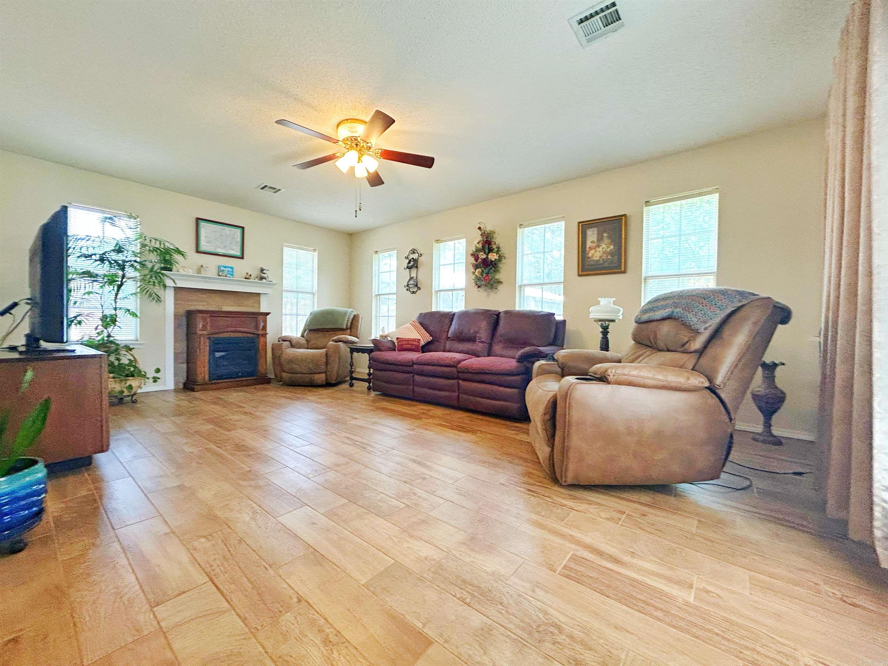 212  Cherokee Ln  Clarksville, AR
