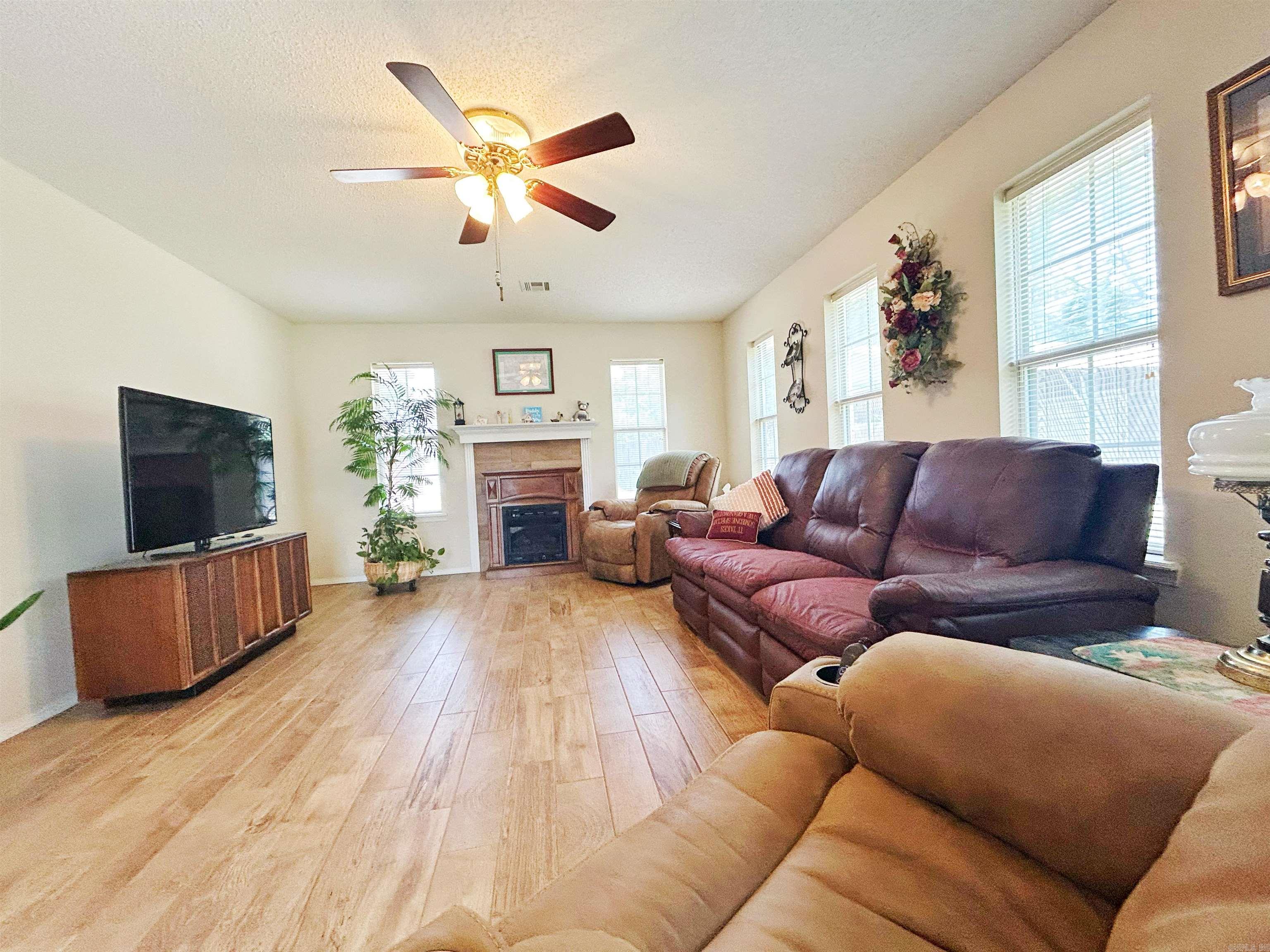 212  Cherokee Ln  Clarksville, AR