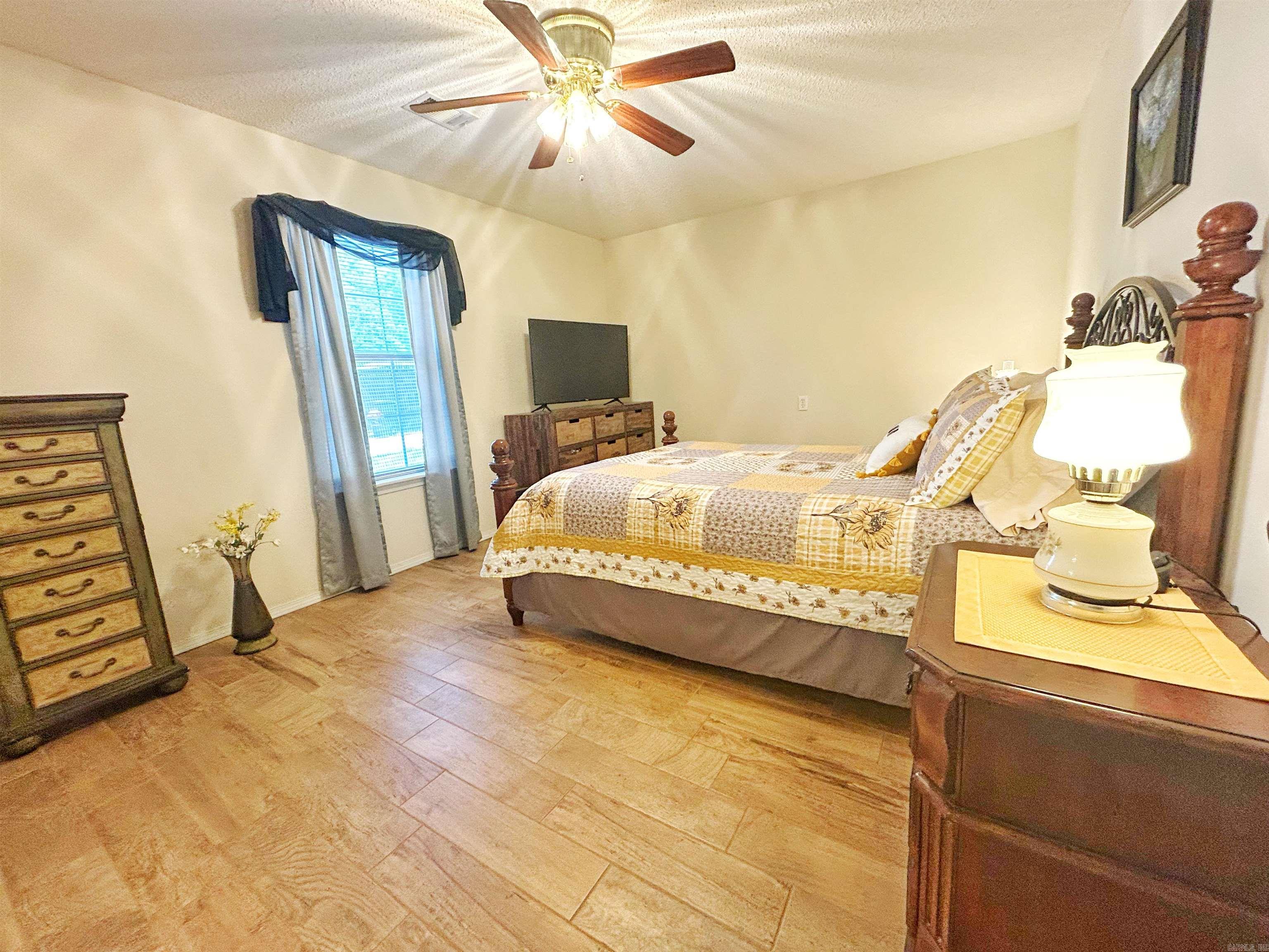 212  Cherokee Ln  Clarksville, AR