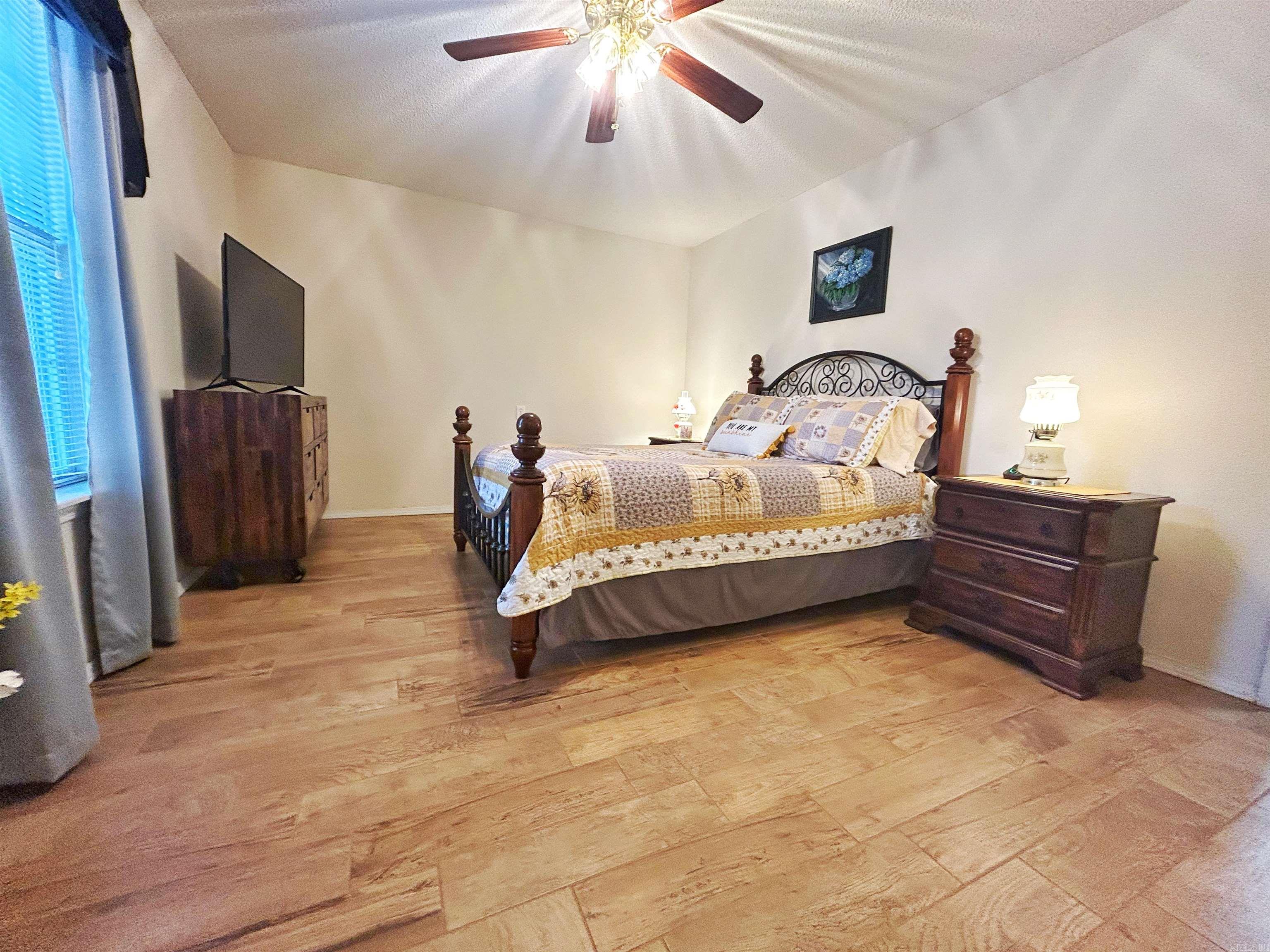 212  Cherokee Ln  Clarksville, AR